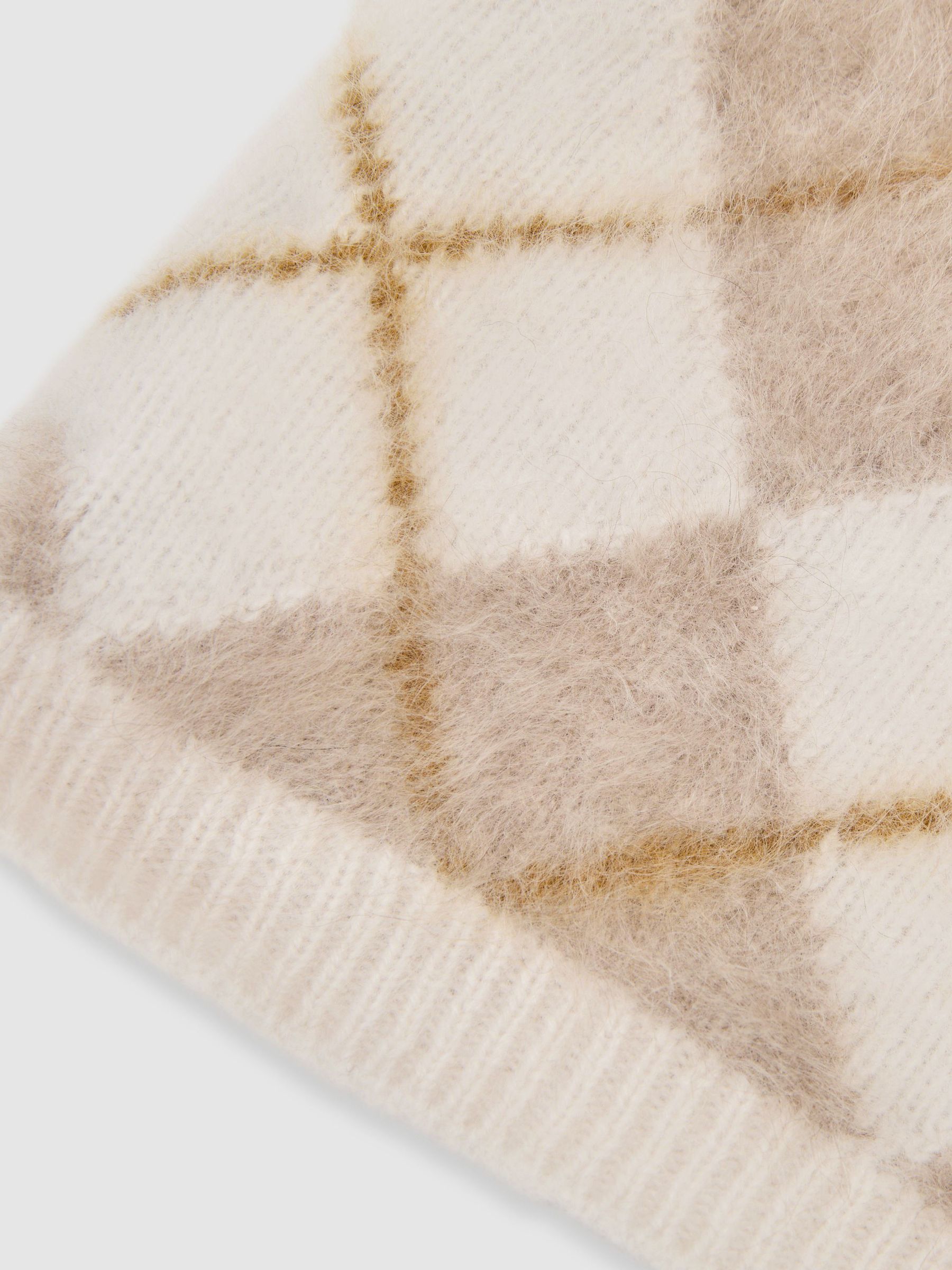 100% Brushed Cashmere Argyle Beanie in Cream - Image 4 of 4