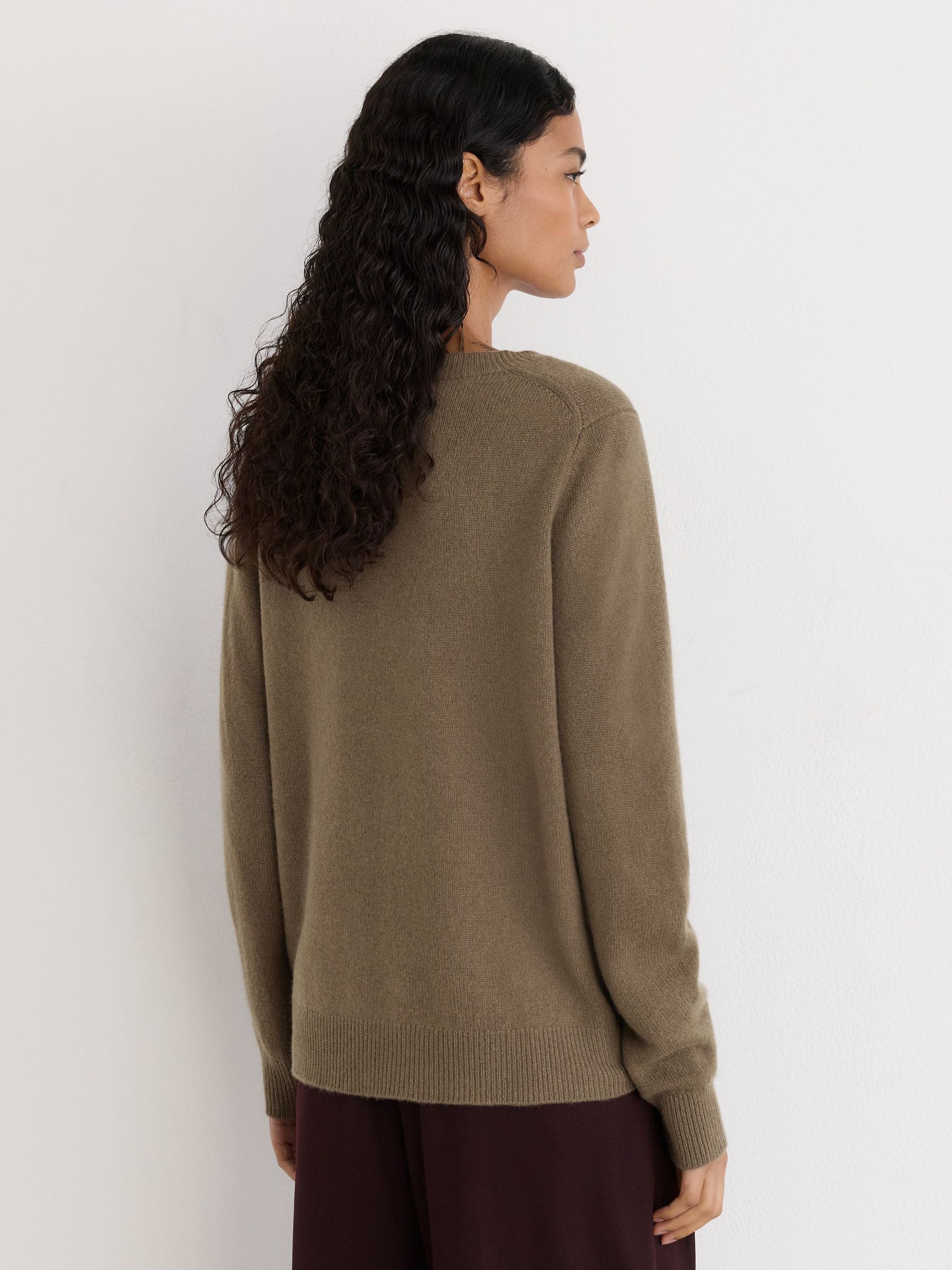 100% Kashmir Jumper med rund hals i kakigrön - Bild 5 av 7