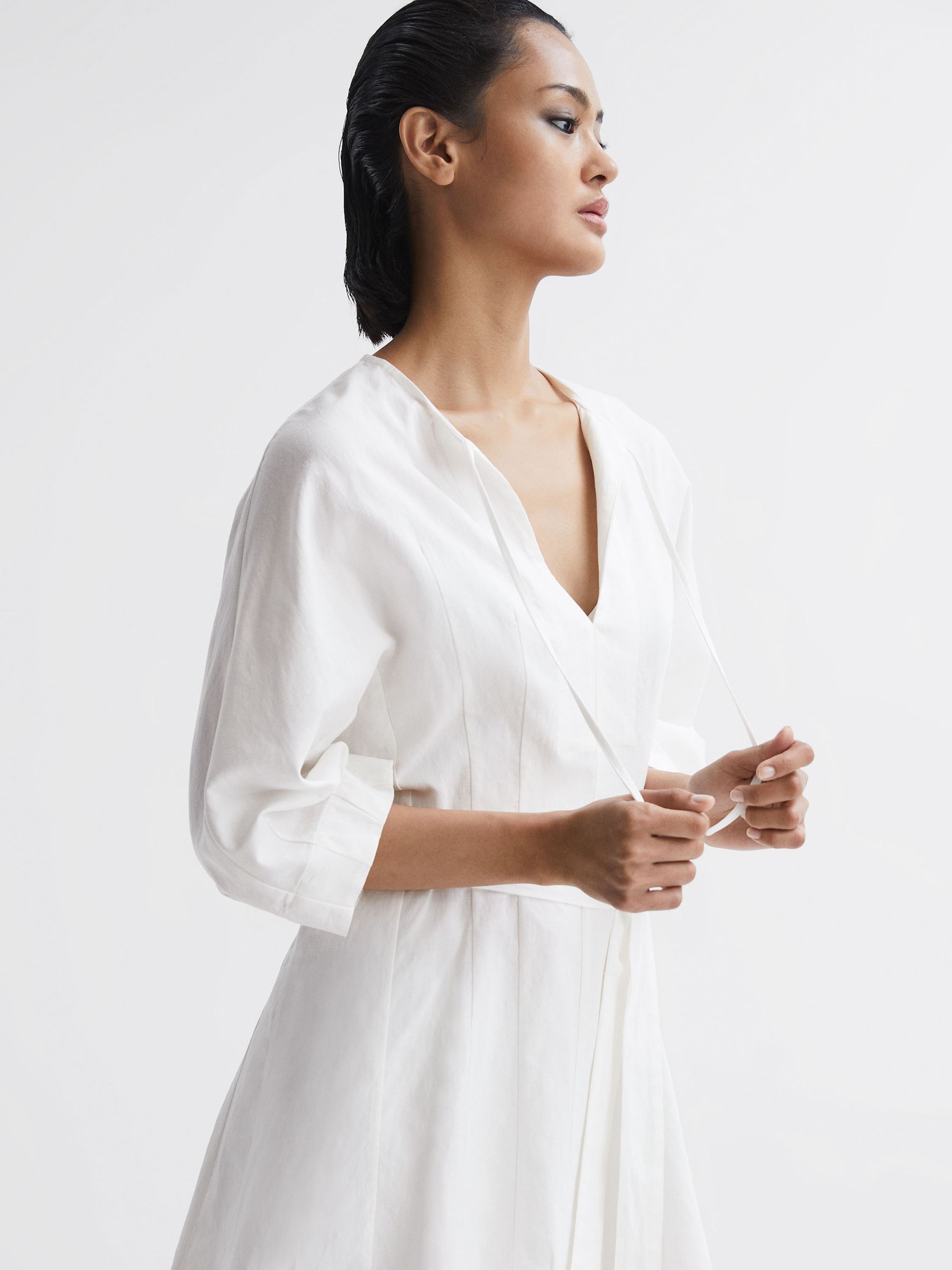 Relaxed Fit Self-Tie Mini Dress With Linen in Cream - Image 3 of 6