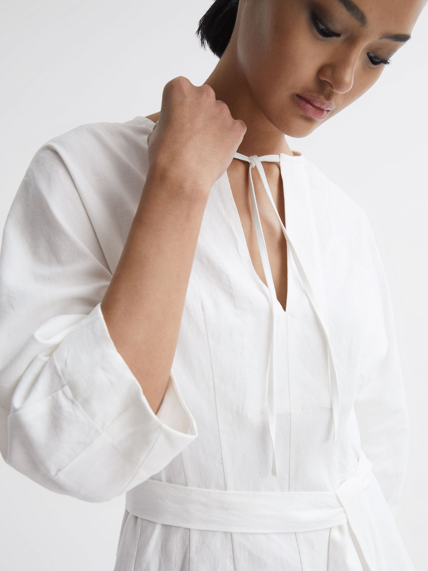 Relaxed Fit Self-Tie Mini Dress With Linen in Cream - Image 4 of 6