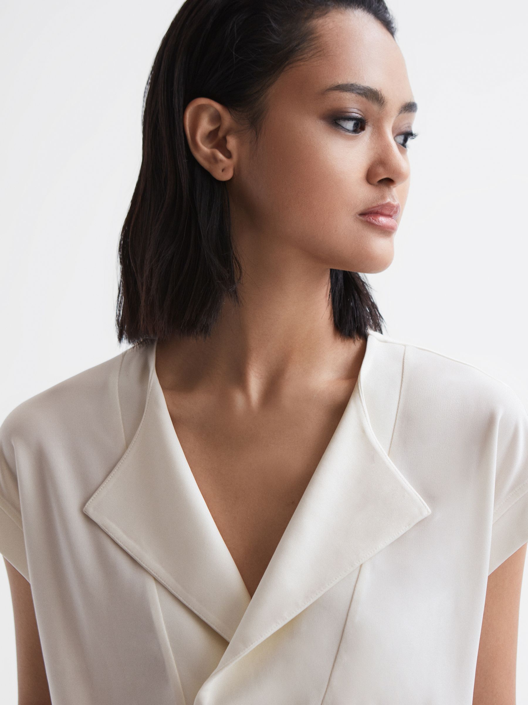 V-Neck Short Sleeve Top in Cream - Image 4 of 6