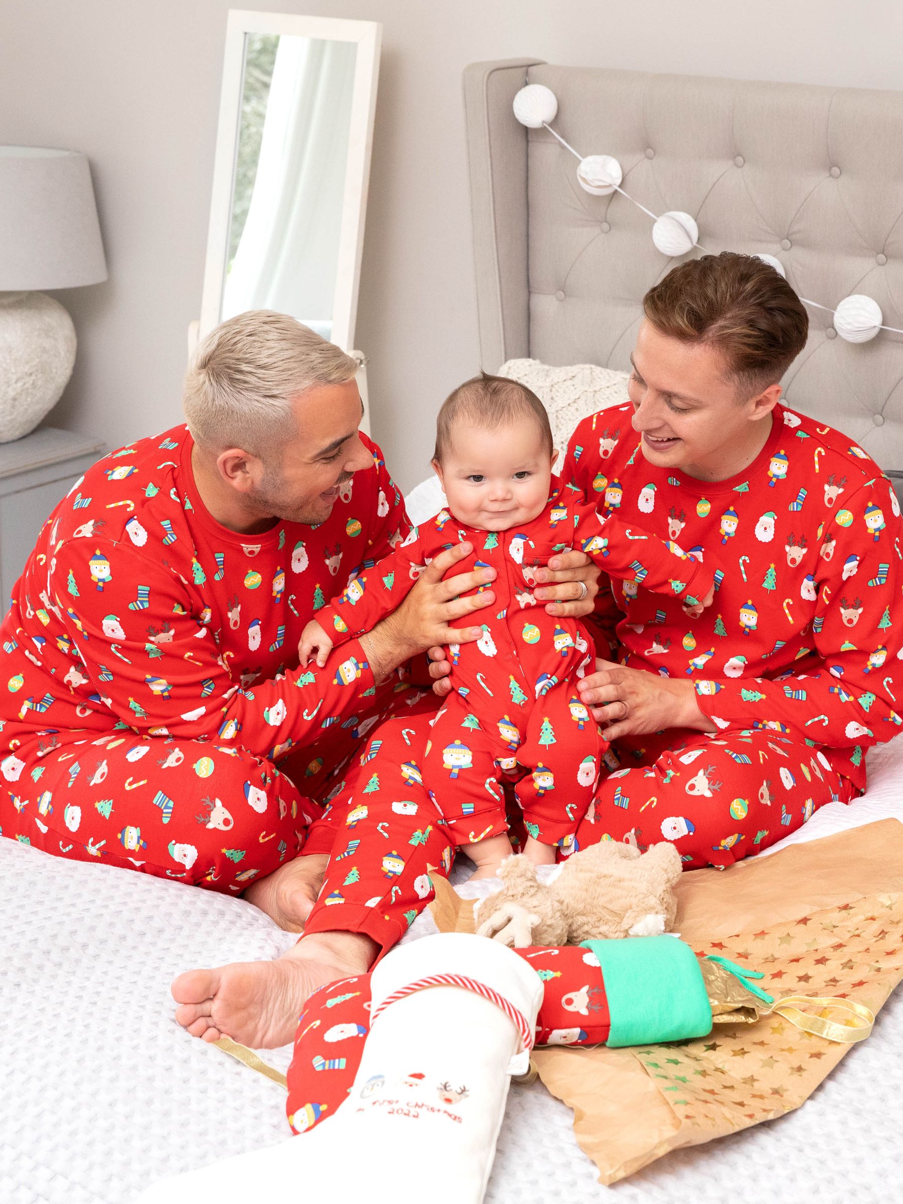 Red Men's Christmas Print Pyjama Set - Image 7 of 8