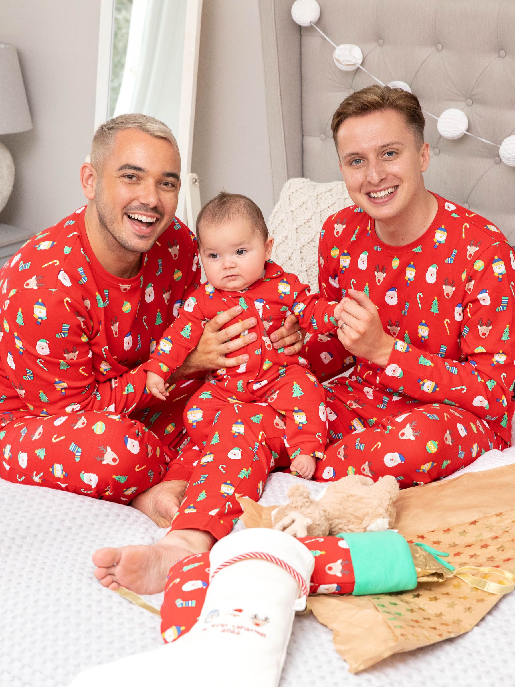 Red Men's Christmas Print Pyjama Set - Image 8 of 8
