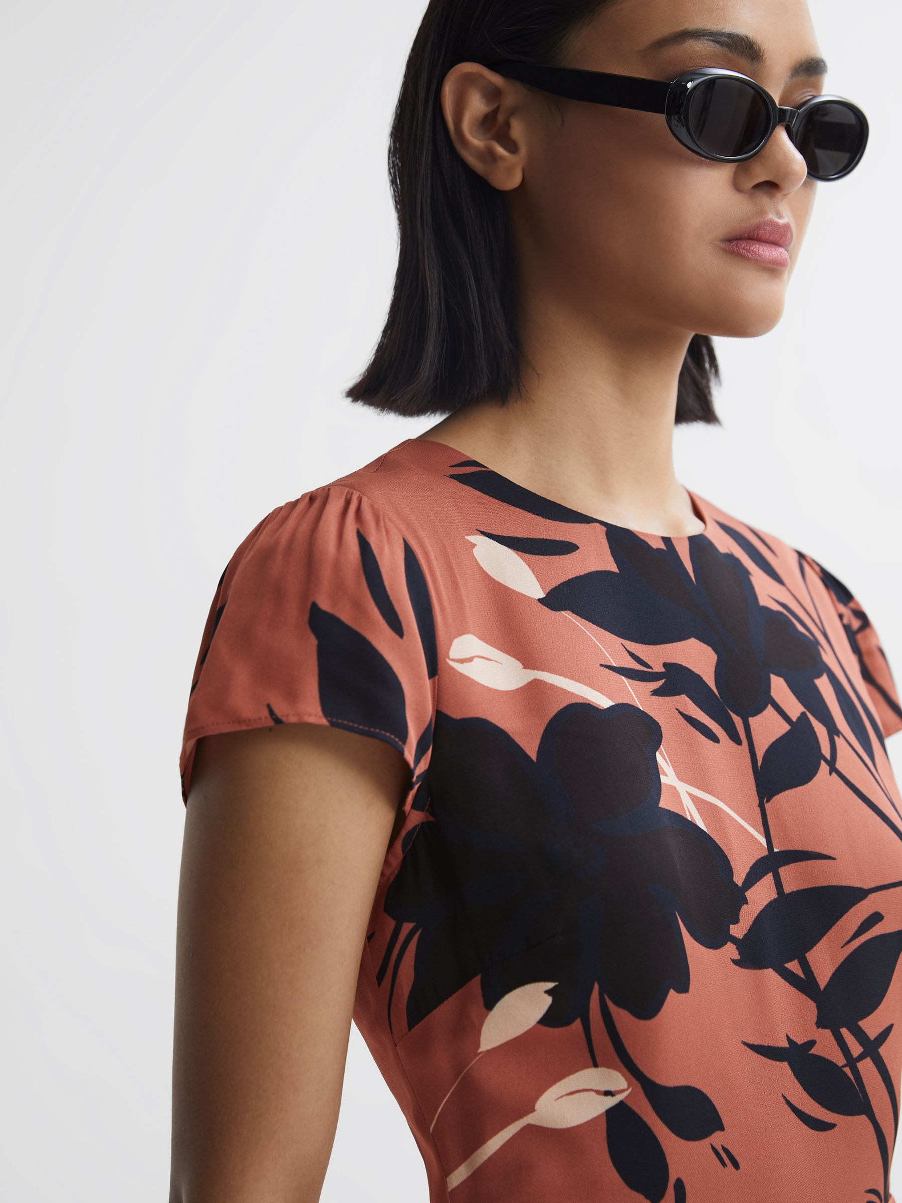 Floral Printed Midi Dress in Blush/Black - Image 4 of 5
