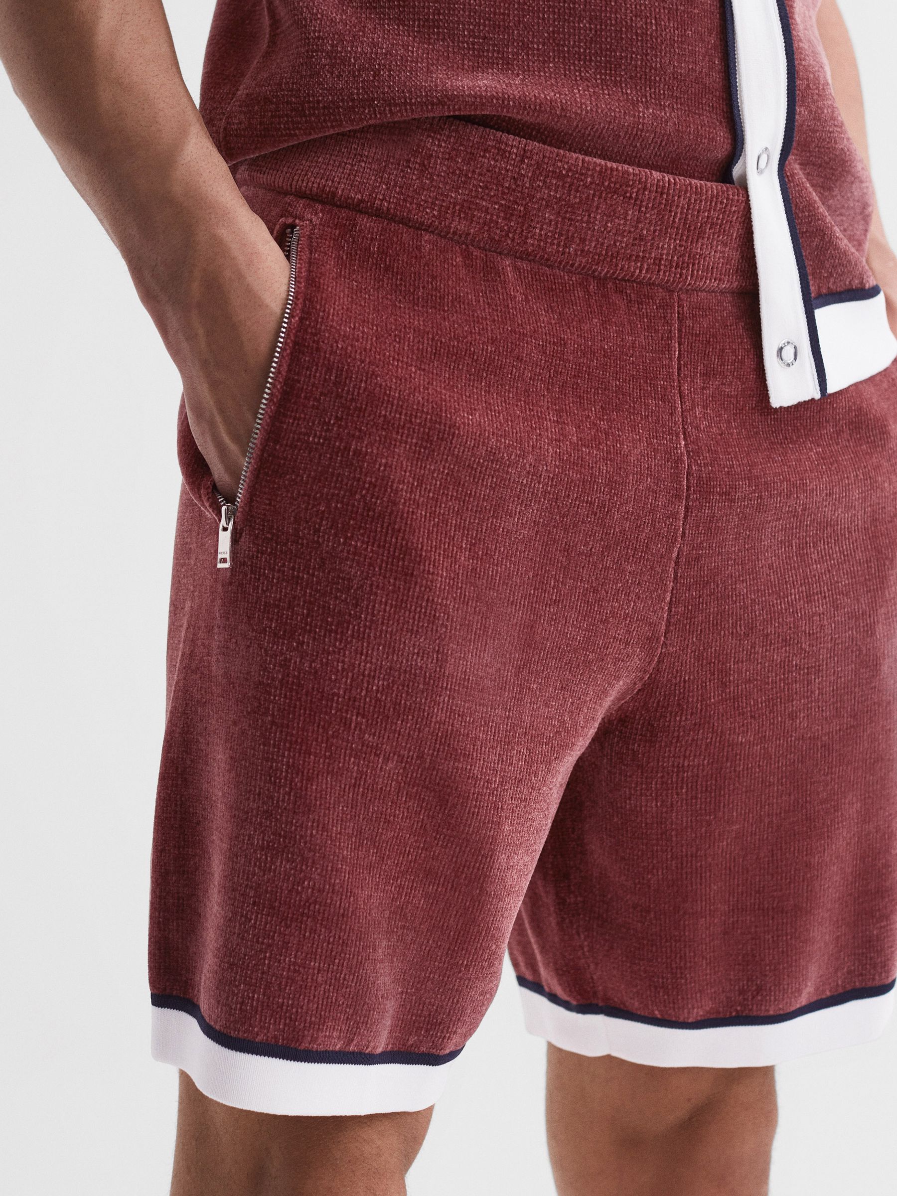 Relaxed Fit Elasticated Chenille Shorts in Rust - Image 4 of 5