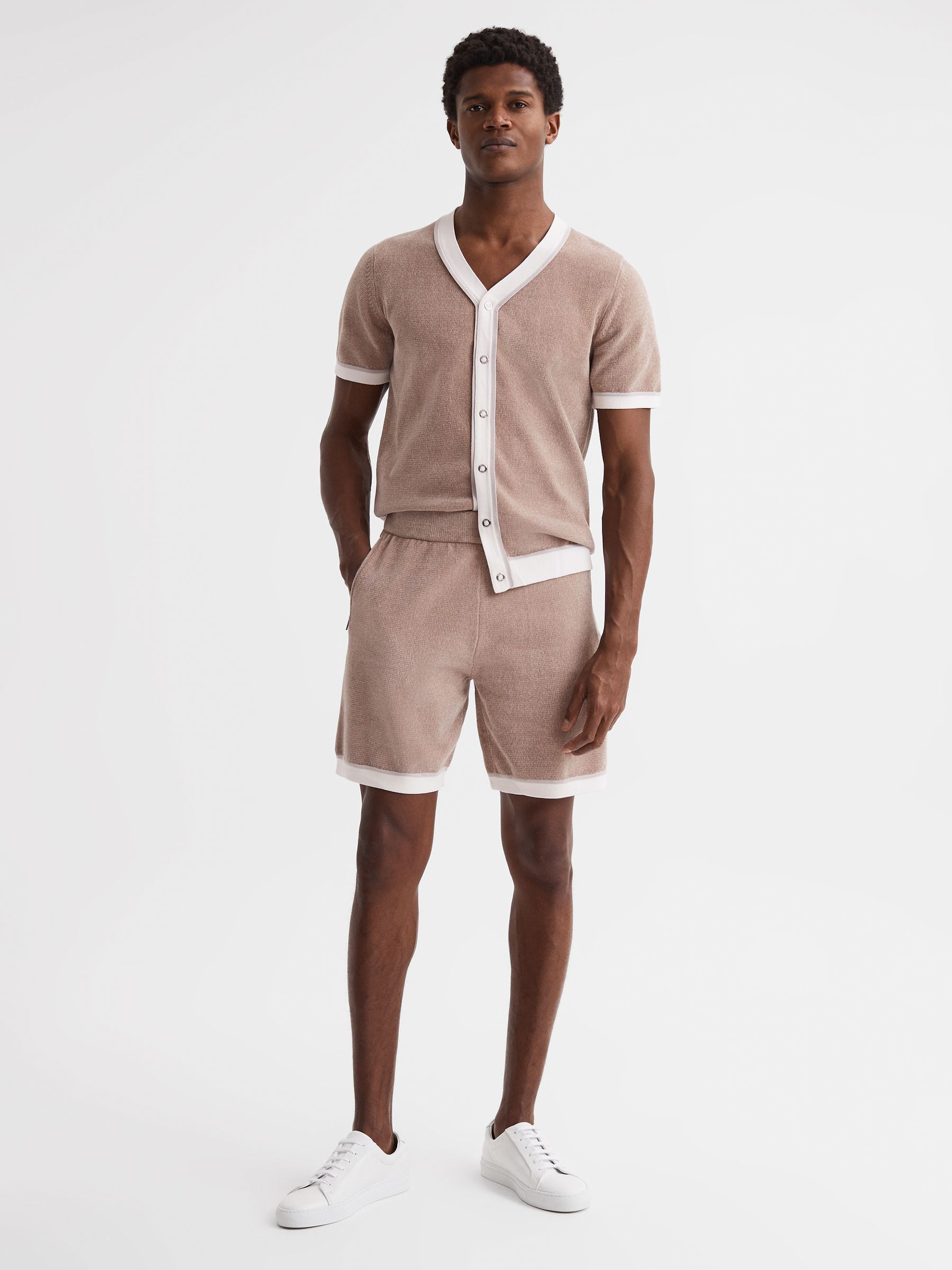 Relaxed Fit Elasticated Chenille Shorts in Champagne - Image 3 of 5