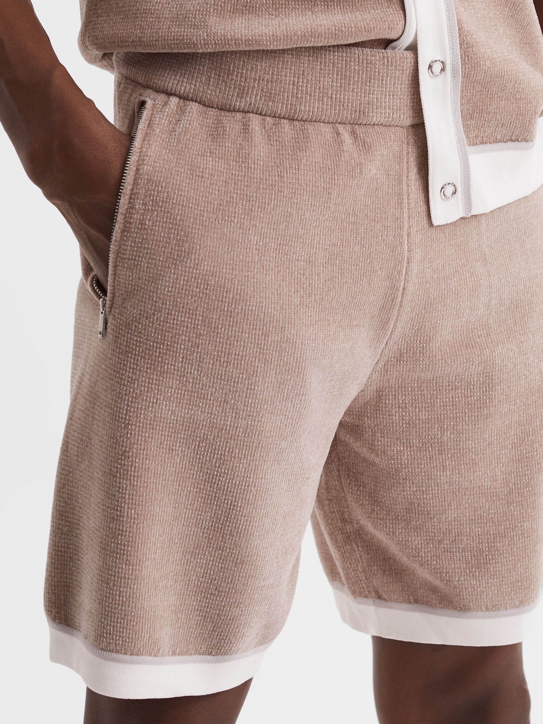 Relaxed Fit Elasticated Chenille Shorts in Champagne - Image 4 of 5