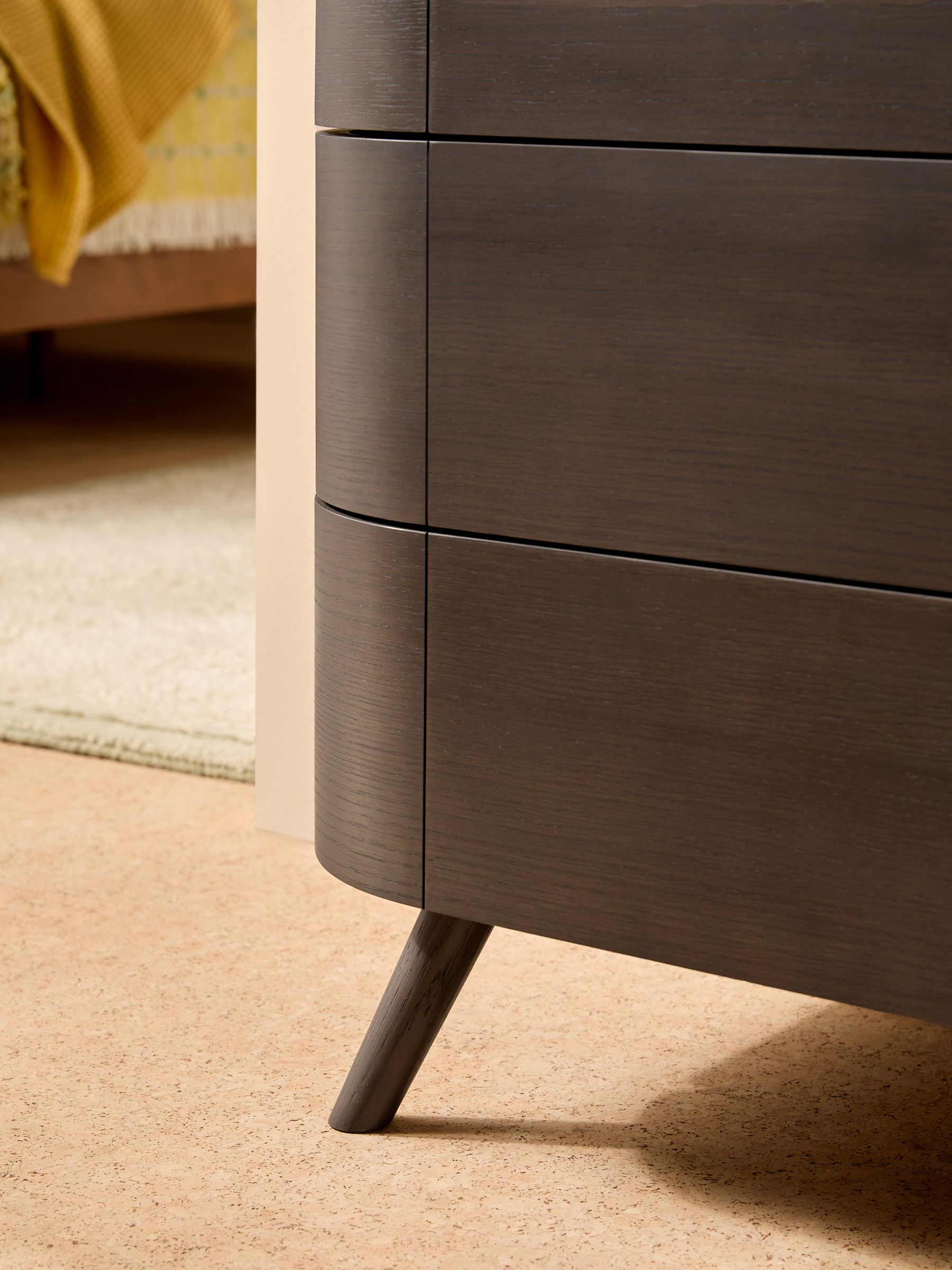 Odie 6 Drawer Chest of Drawers in Dark Stain Oak - Image 3 of 4