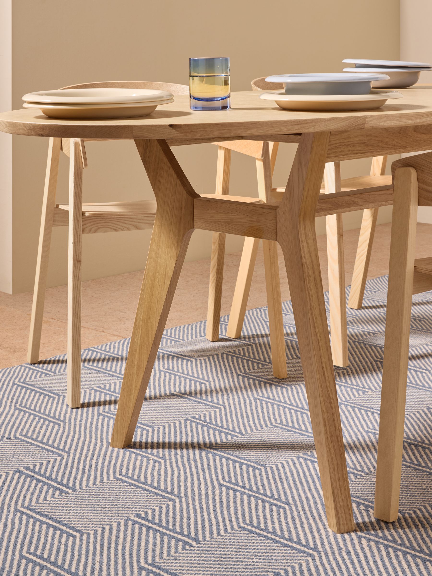 Jenson Extendable 6 to 8 Seater Round Dining Table in Oak - Image 5 of 6
