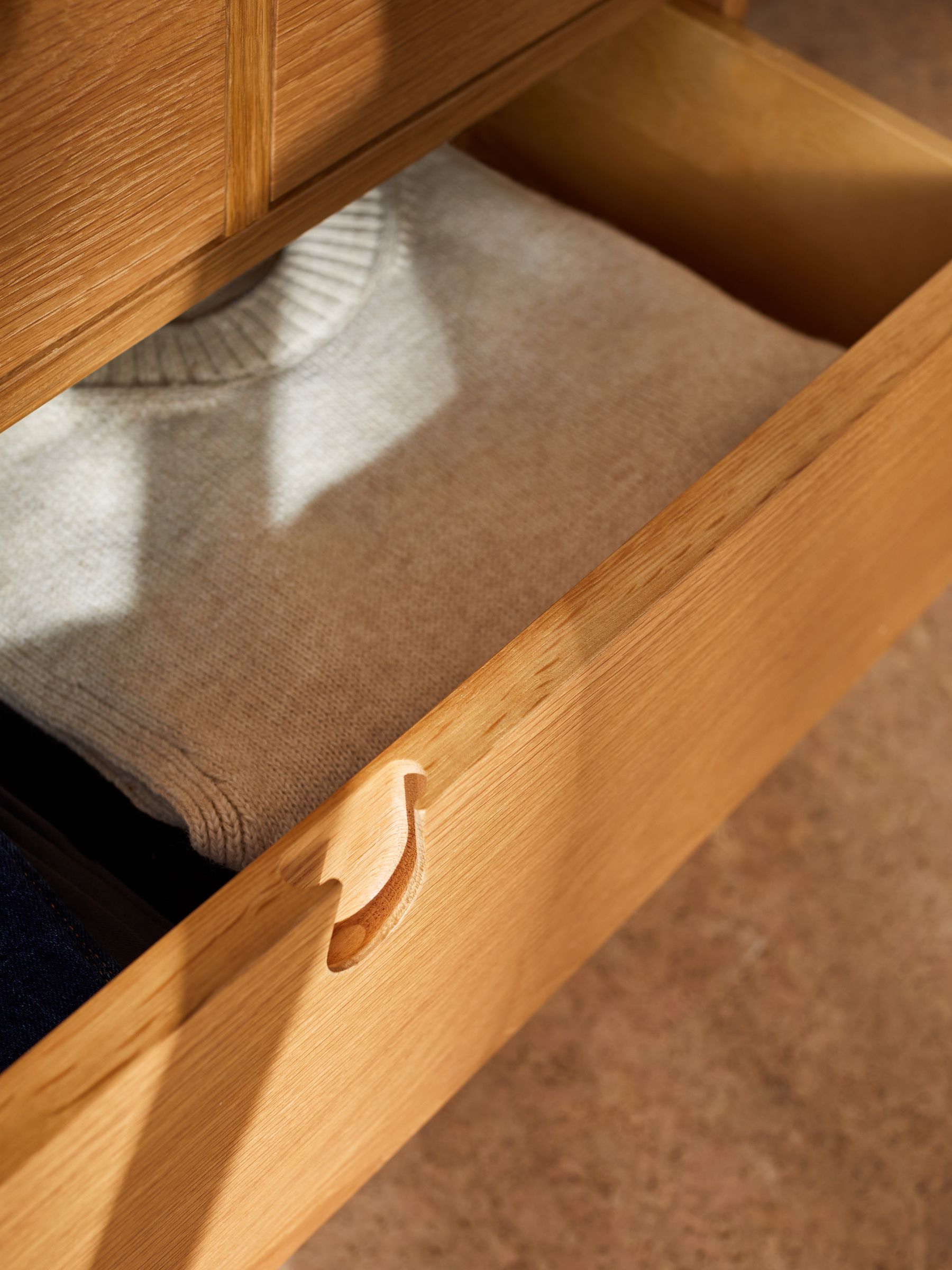 Penn 9 Drawer Chest of Drawers in Oak - Image 3 of 5