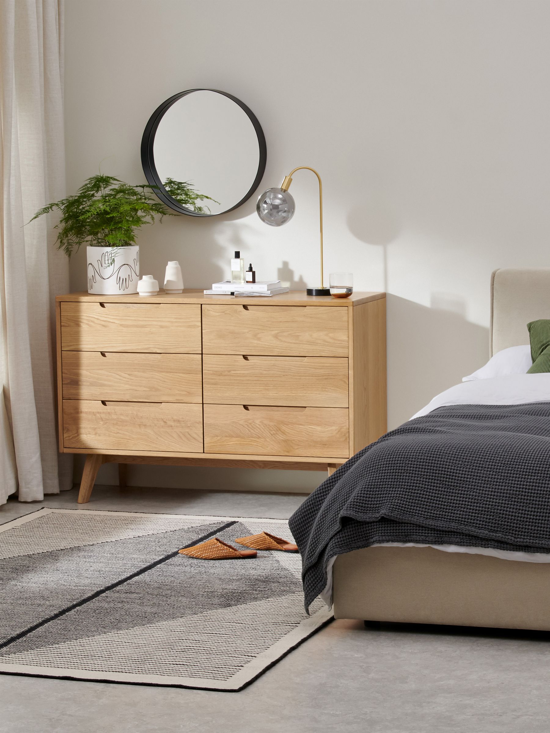 Jenson Chest of Drawers in Oak - Image 1 of 4