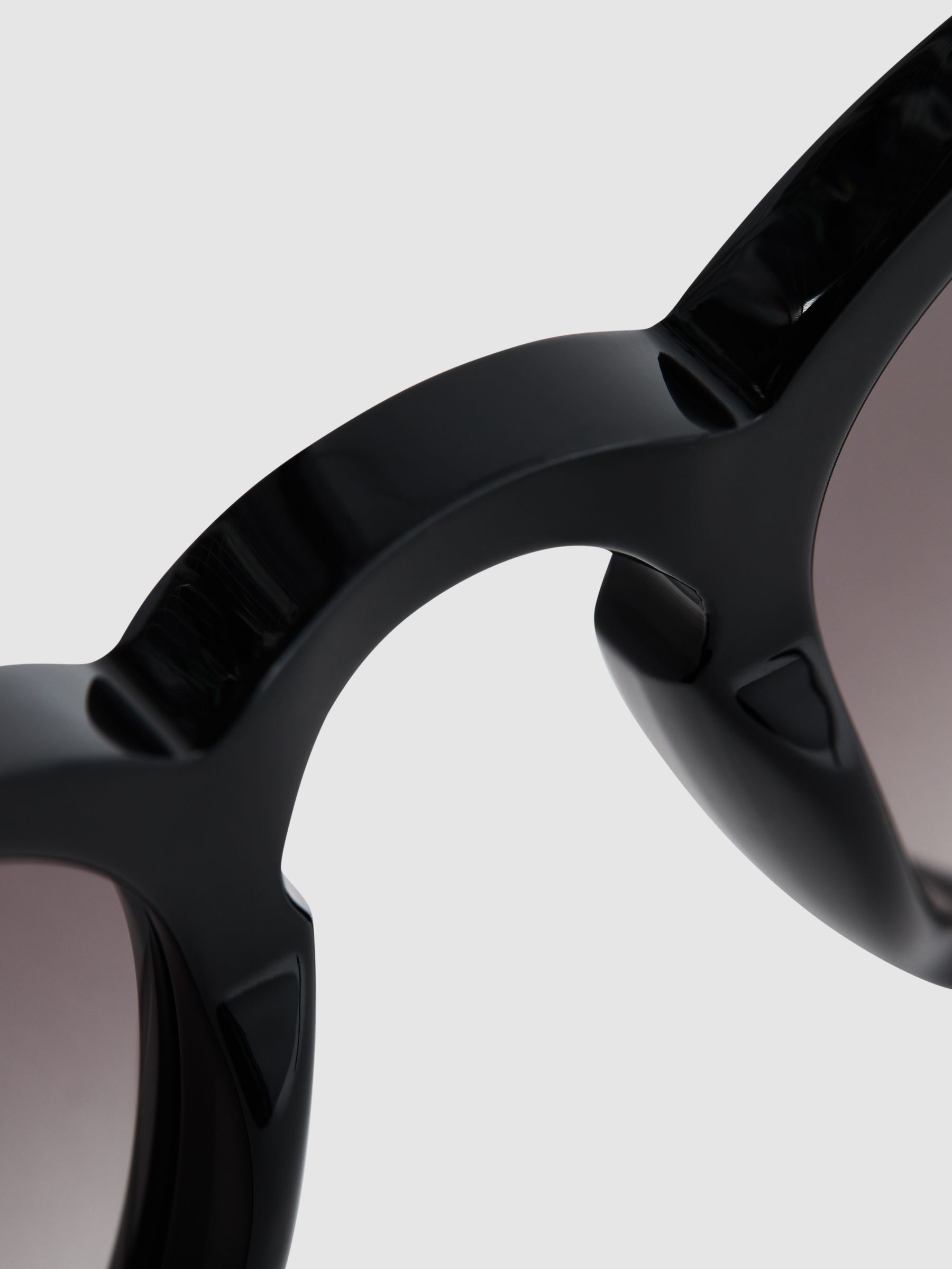 Monokel Eyewear Round Sunglasses in Black - Image 4 of 4