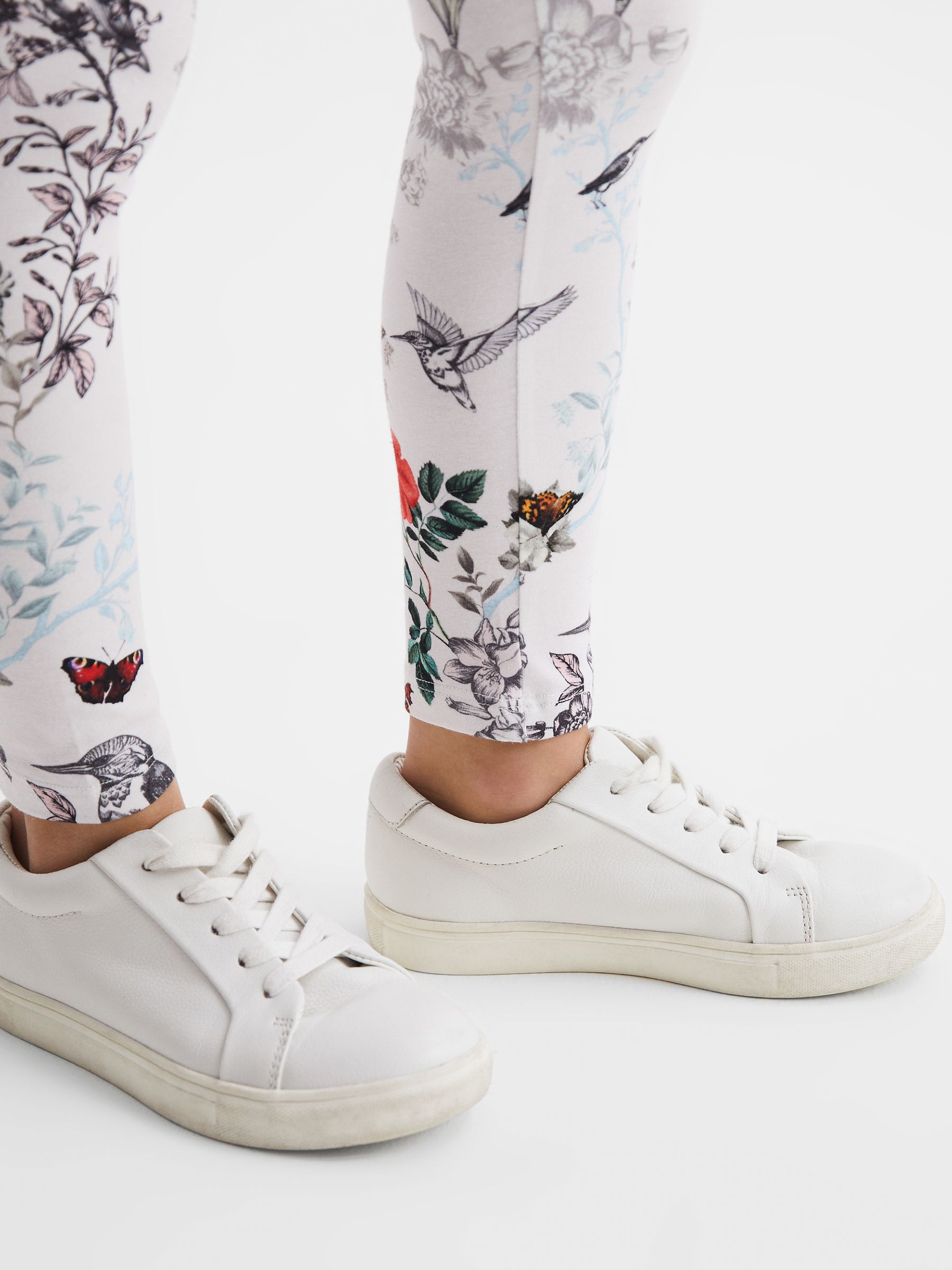 9-12 yrs Printed Set - T-Shirt and Leggings in Pink - Image 7 of 9