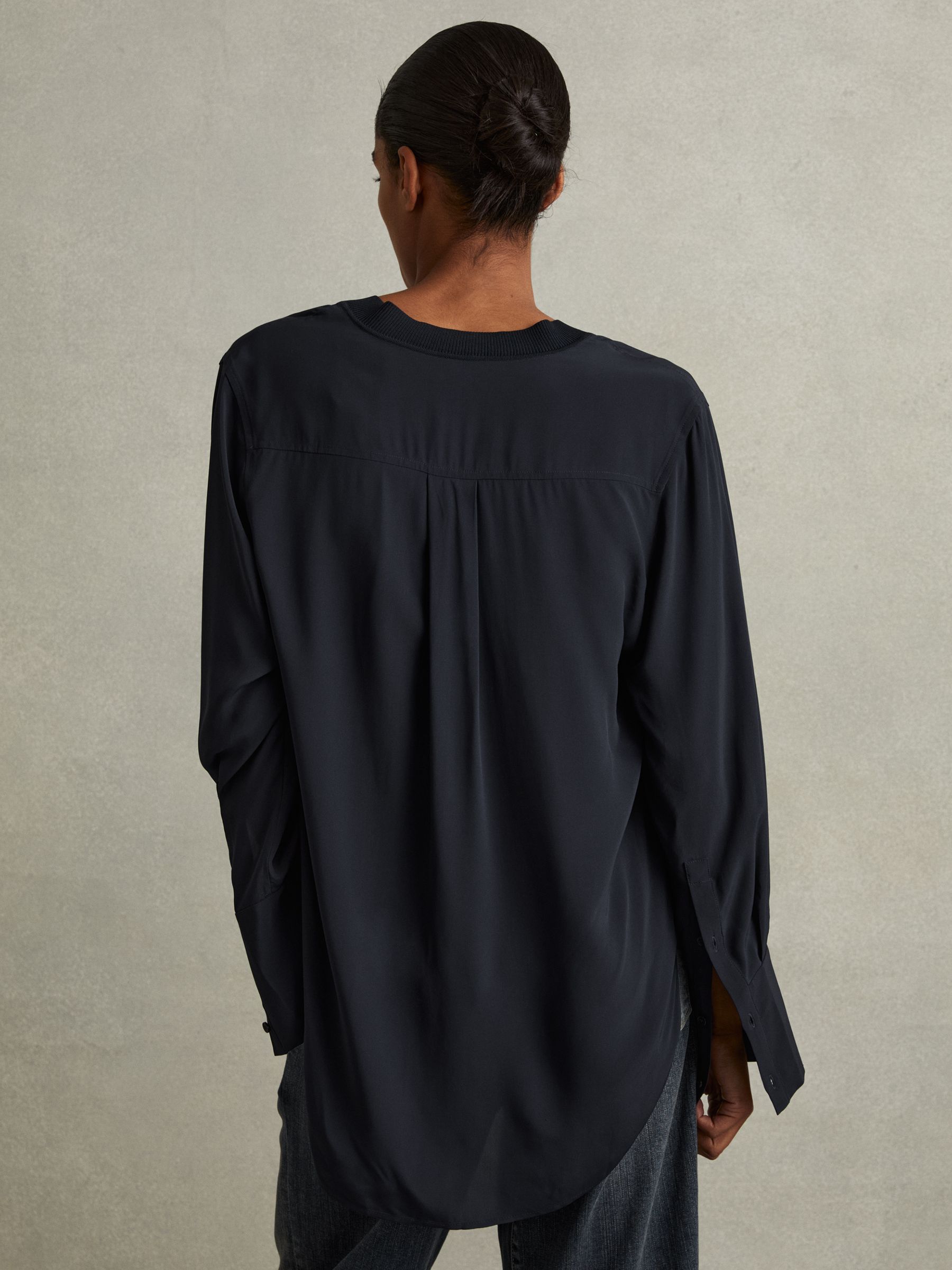 Relaxed High-Low V-Neck Top in Navy - Image 4 of 5