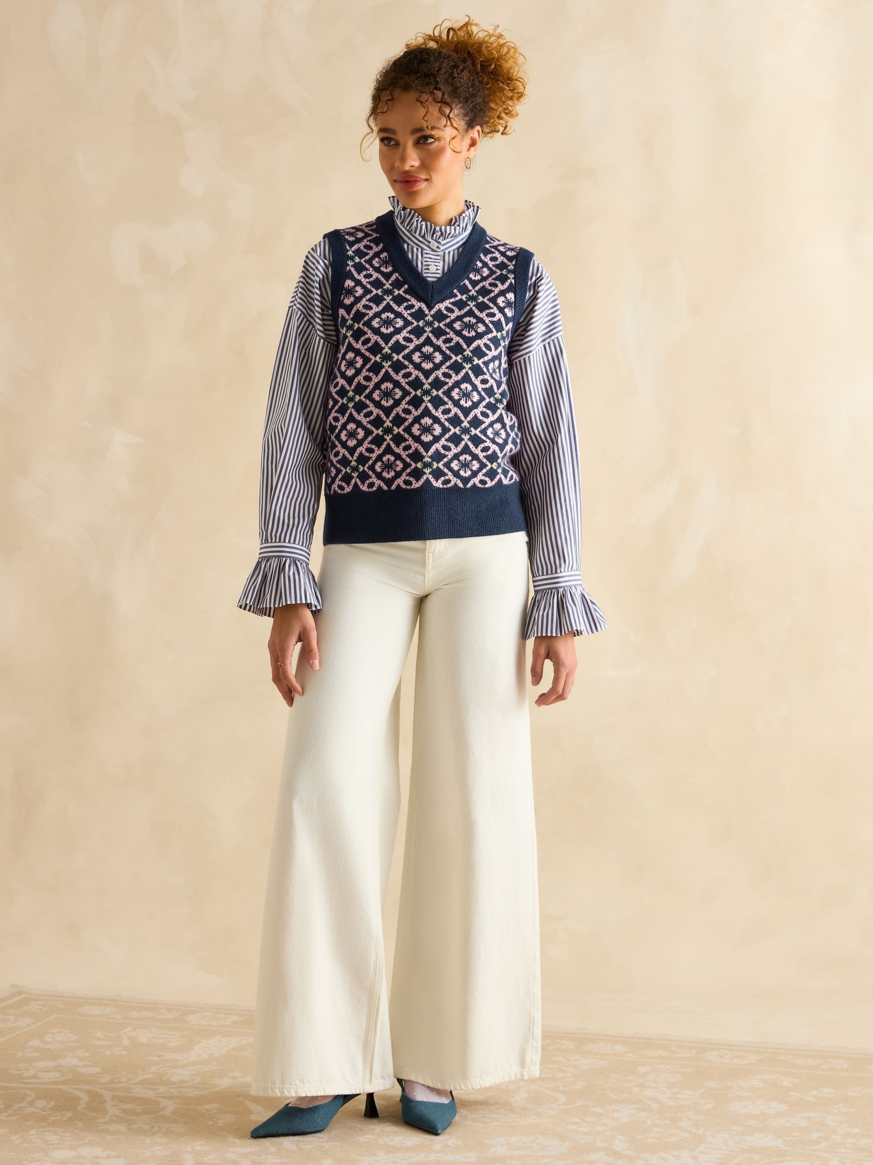 Meredith Navy V-Neck Knitted Vest - Image 3 of 9