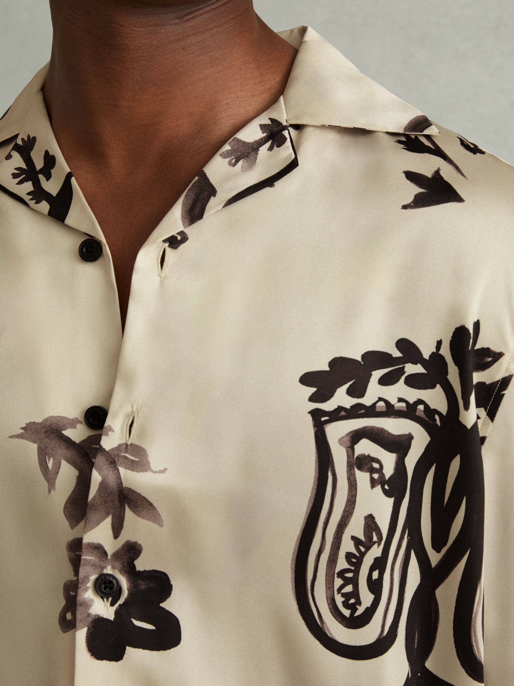Relaxed Floral Print Cuban Collar Shirt in Off White/Black - Image 3 of 5