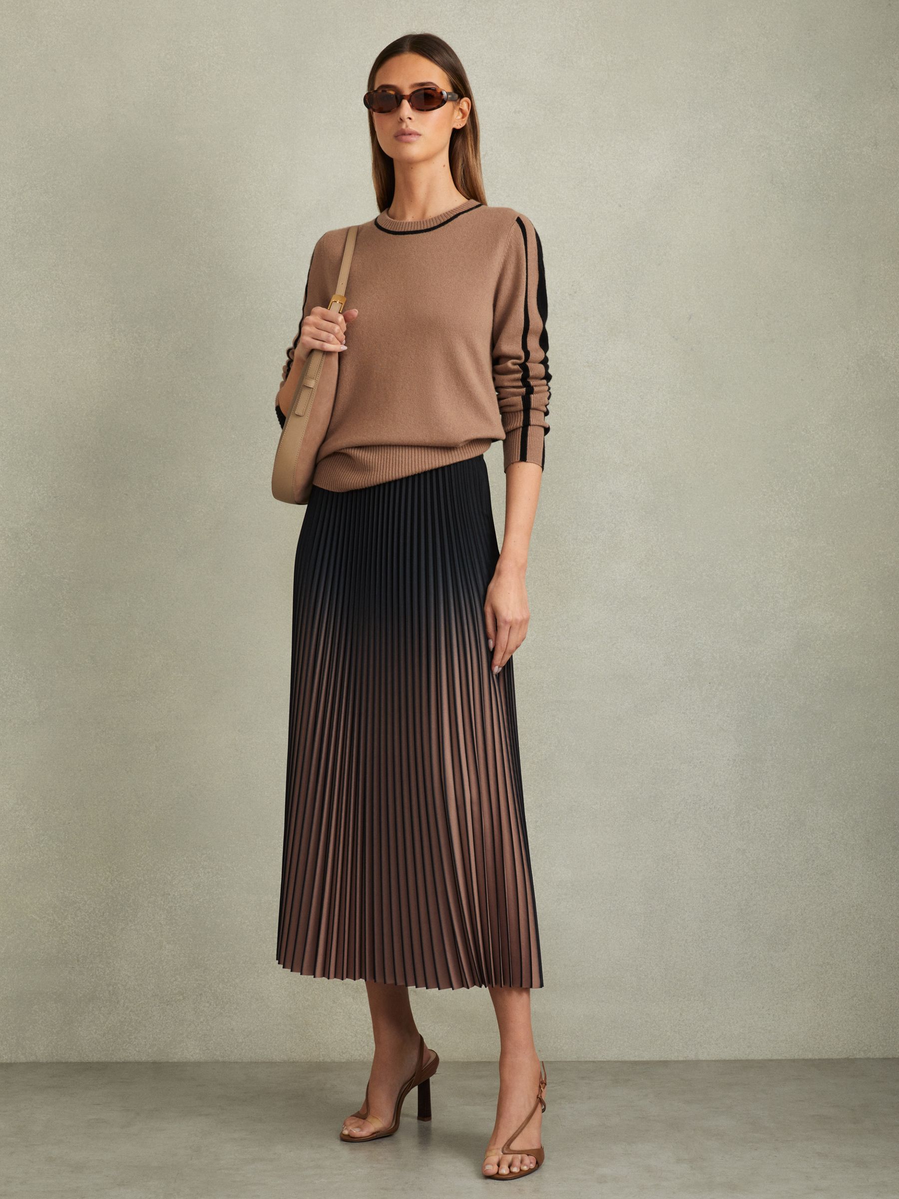Wool Blend Colourblock Crew Neck Jumper with Cashmere in Mink/Black - Image 3 of 5