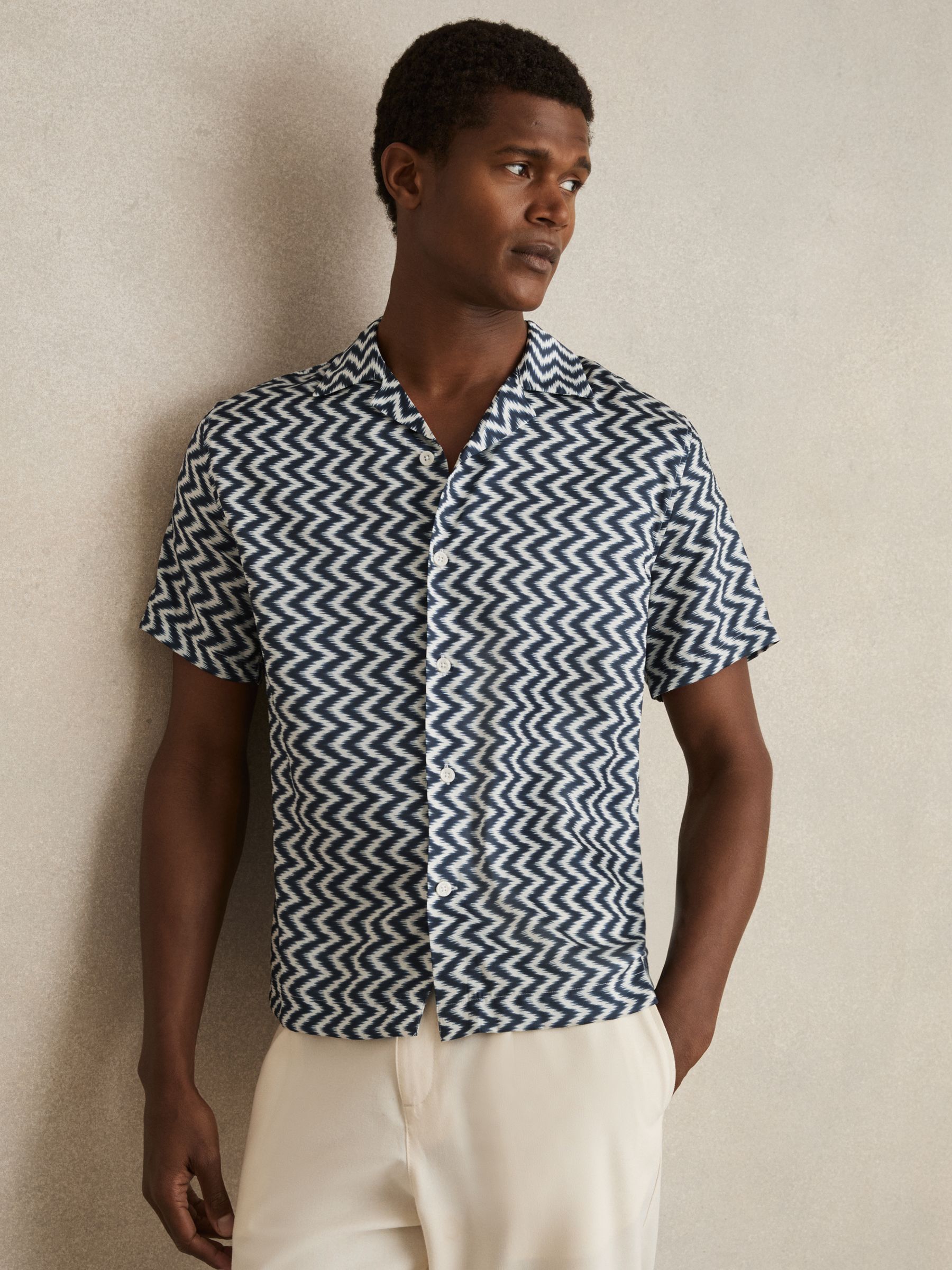 Zig-Zag Print Cuban-Collar Shirt in Navy - Image 3 of 6