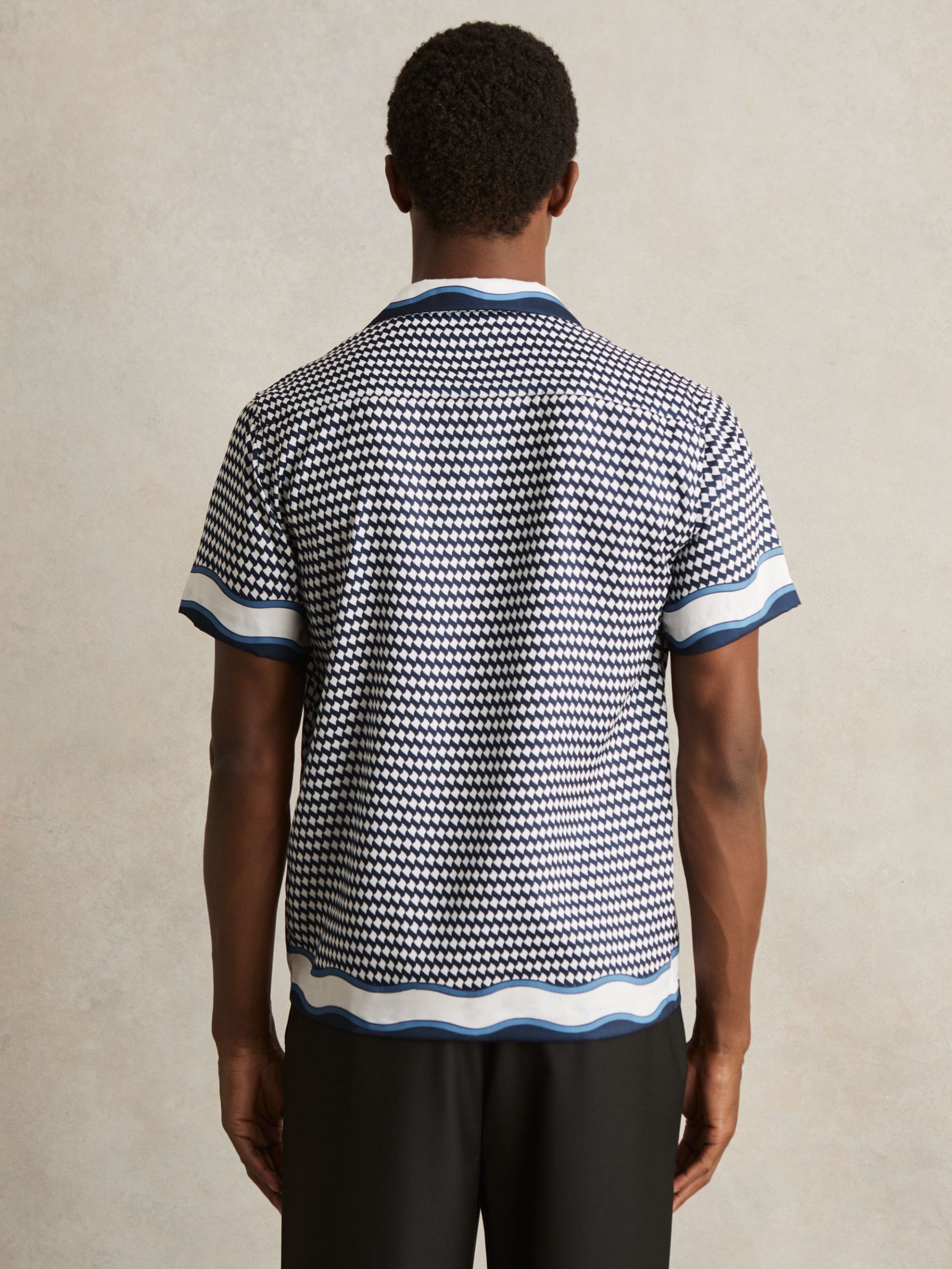 Geometric-Print Cuban-Collar Shirt in White/Navy - Image 4 of 5