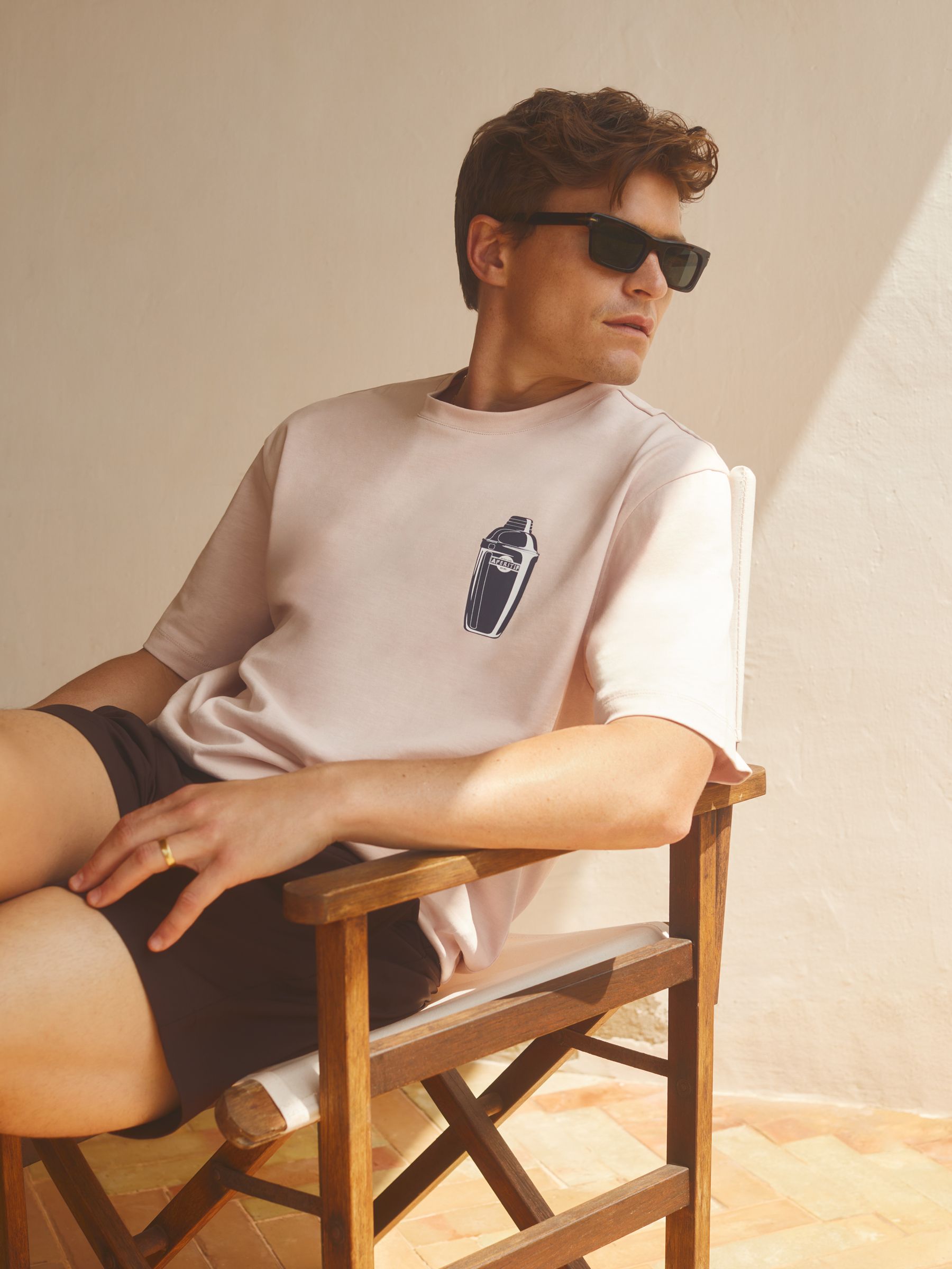 Shaker Soft Pink Reiss | Ché Oversized Cotton Cocktail Print T-Shirt - Image 1 of 6 Shaker Soft Pink Reiss | Ché Oversized Cotton Cocktail Print T-Shirt - Image 1 of 6