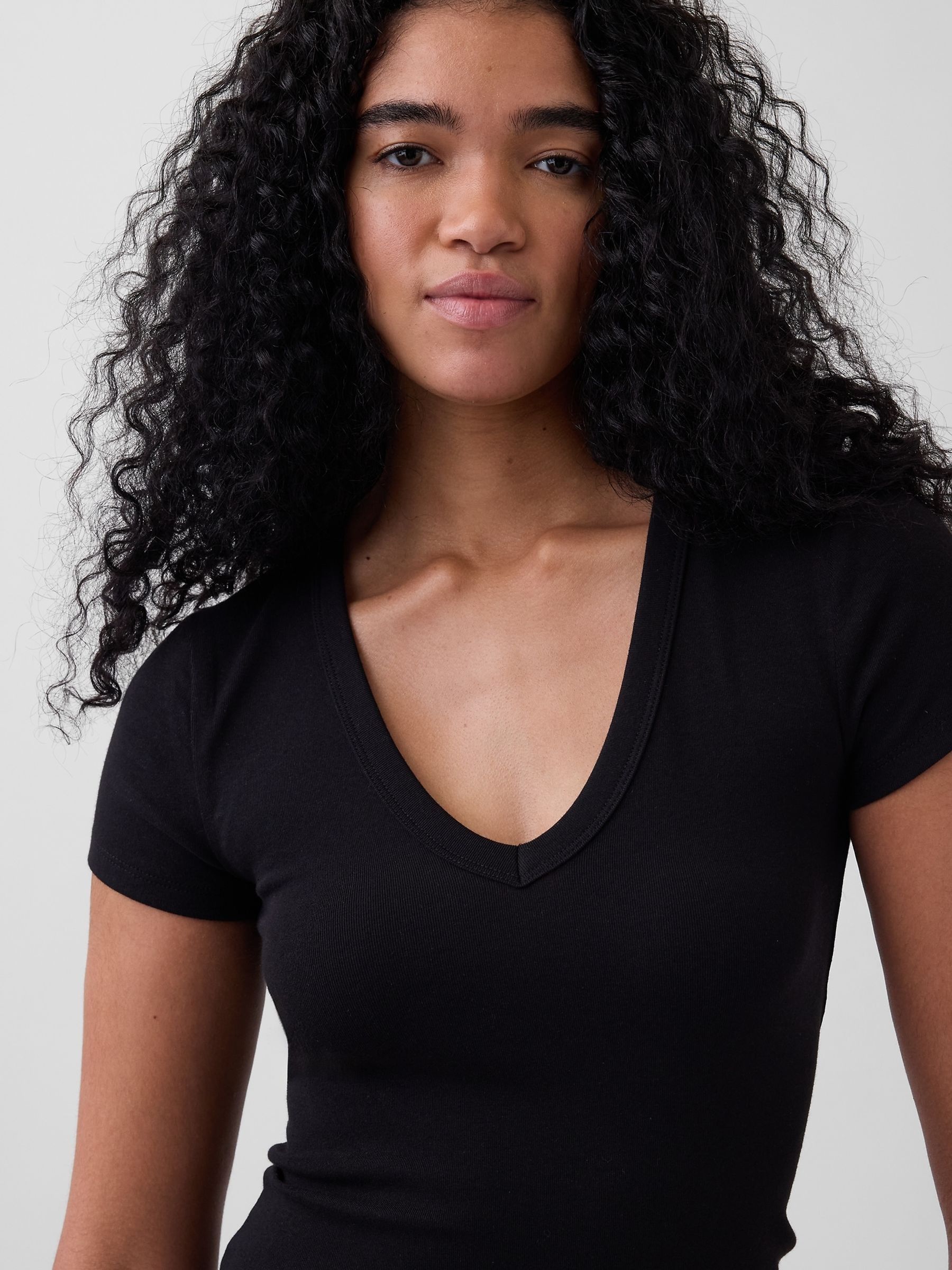Black Modern V-Neck Short T-Shirt - Image 4 of 4 Black Modern V-Neck Short T-Shirt - Image 4 of 4