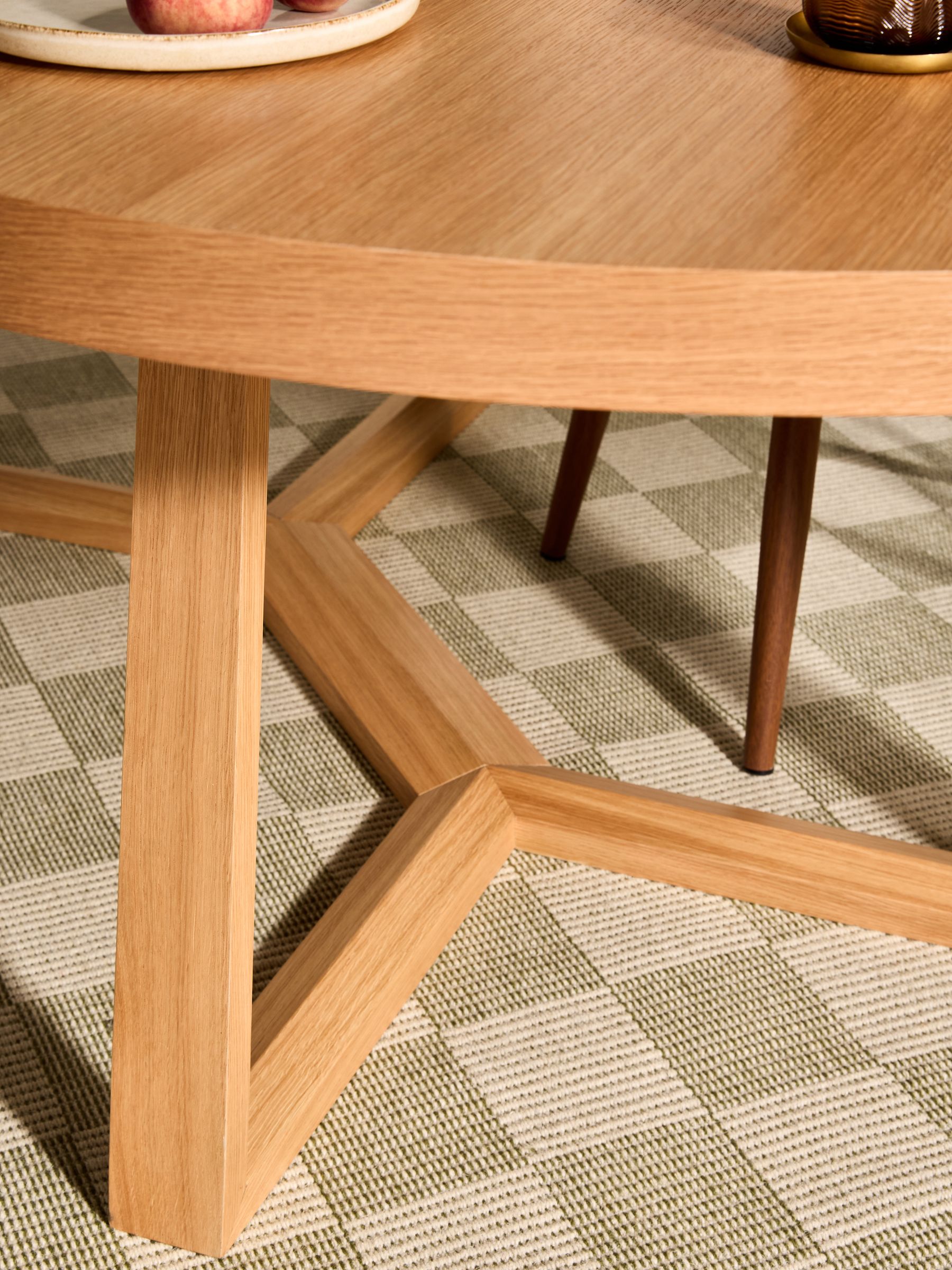 Belgrave Round 6 to 8 Seater Extending Dining Table in Oak - Image 4 of 7