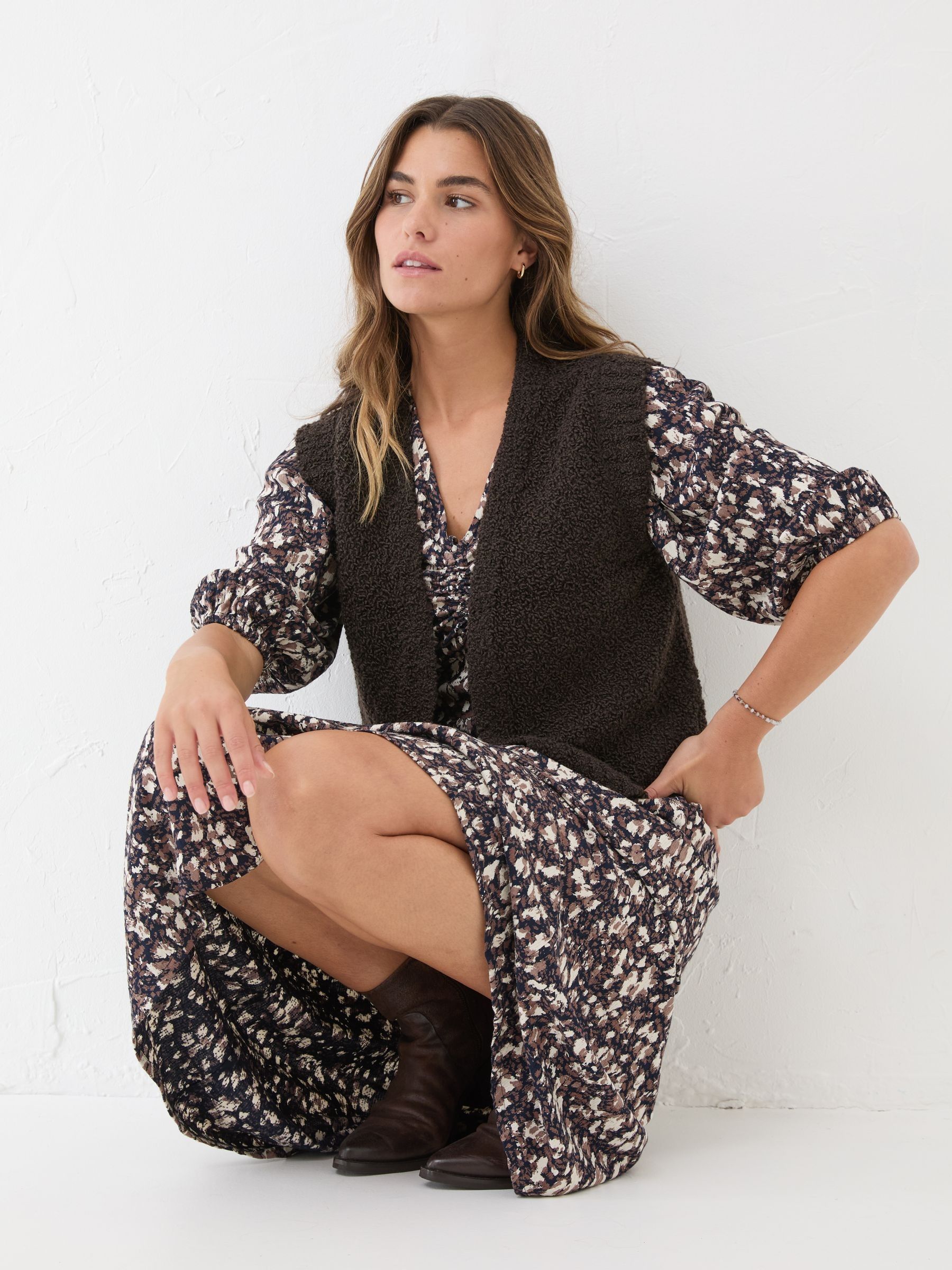 Libby Black Patterned Midi Dress - Image 5 of 9