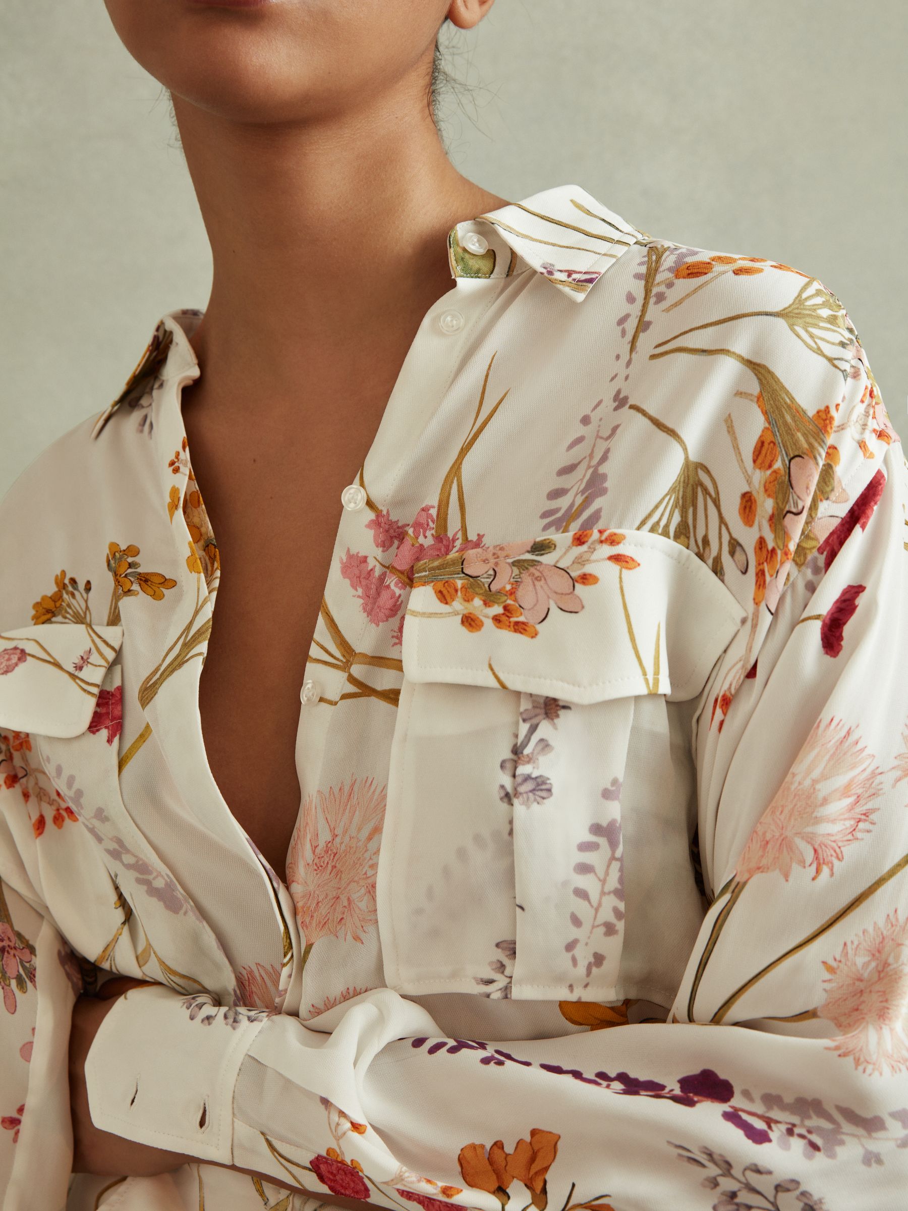 Relaxed Floral Print Shirt in Ivory - Image 3 of 5