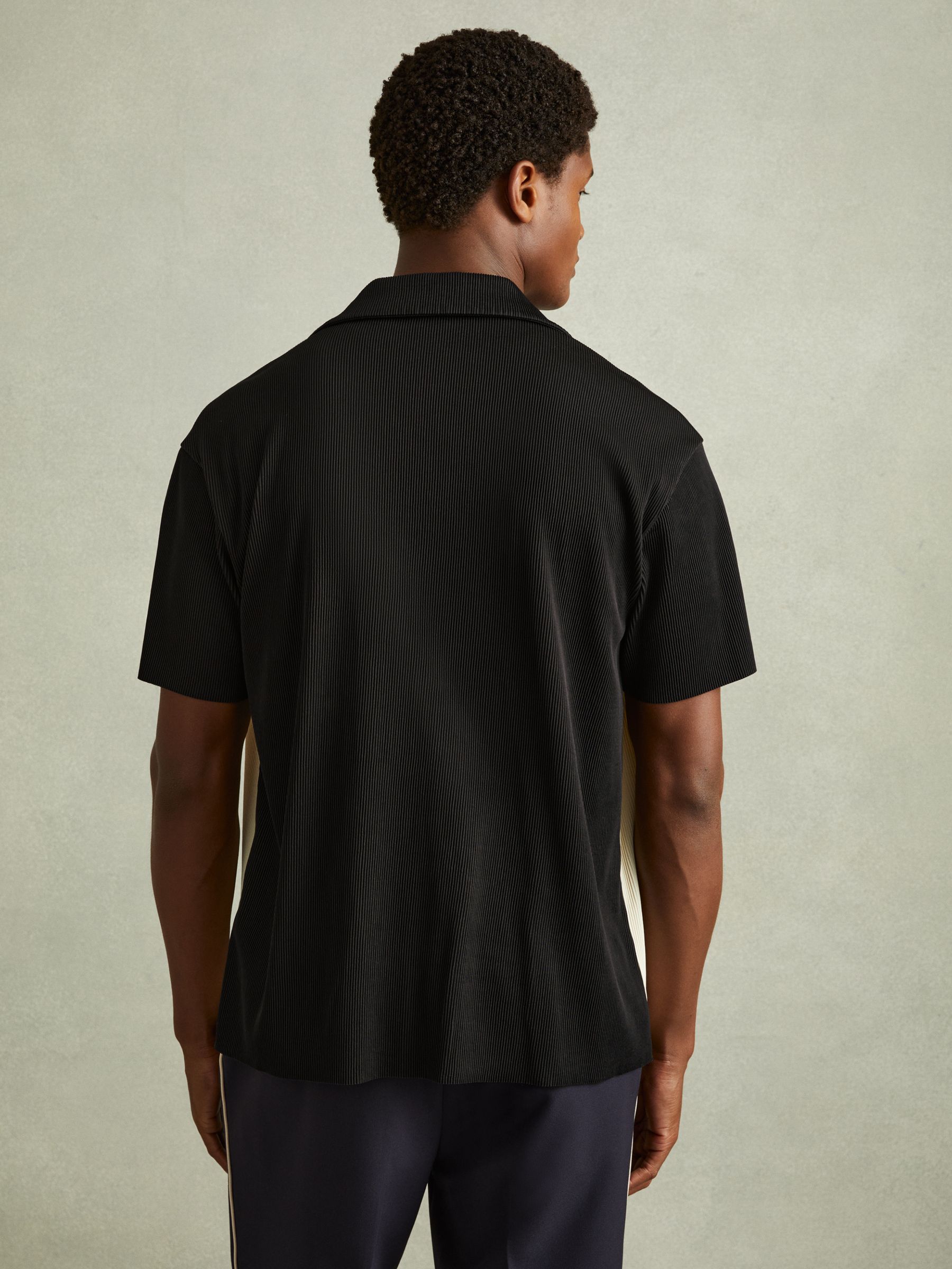 Oversized Plisse Cuban Collar Shirt in Off White/Navy - Image 5 of 6