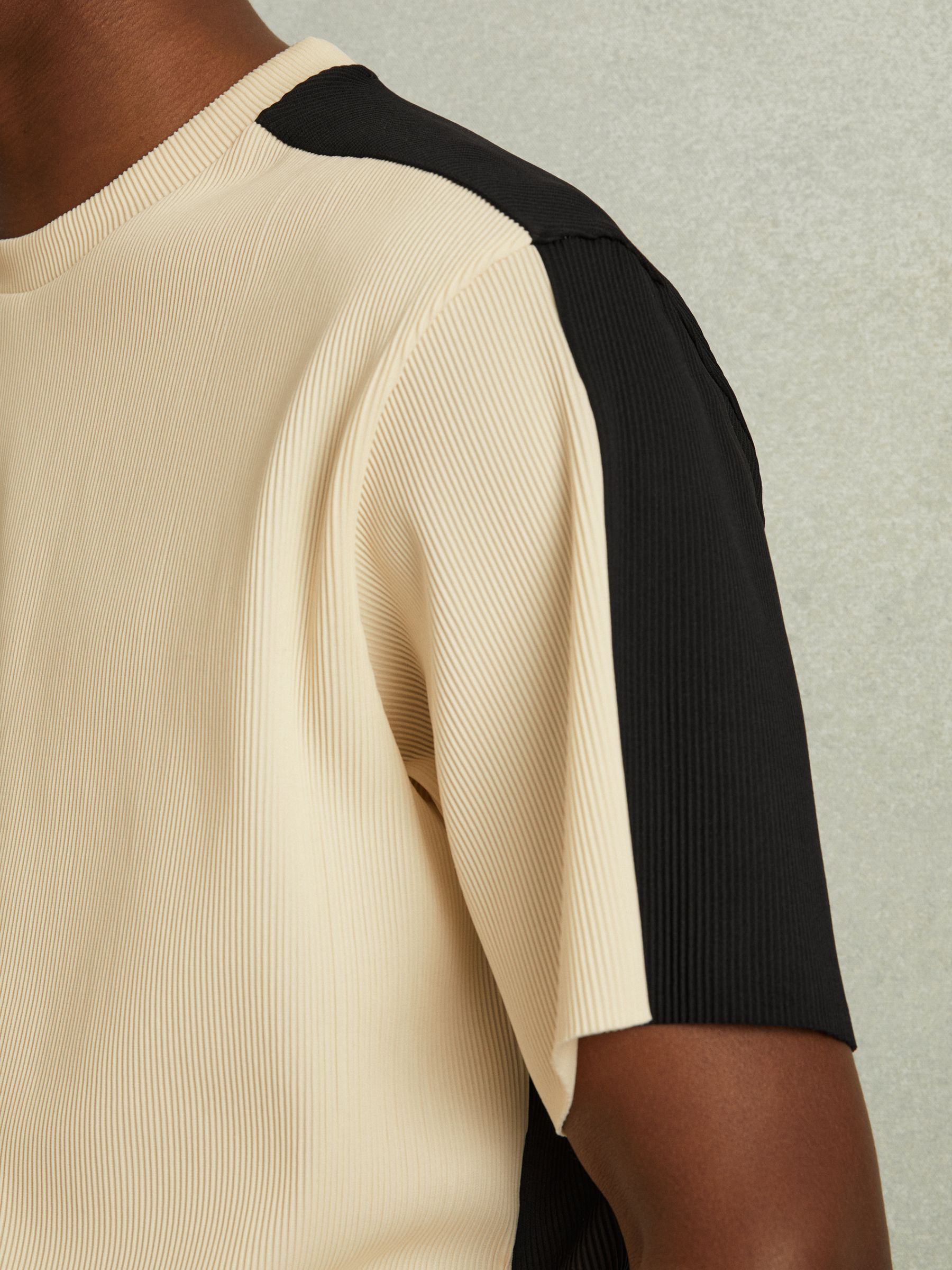 Oversized Plisse Crew Neck T-Shirt in Off White/Navy - Image 3 of 6