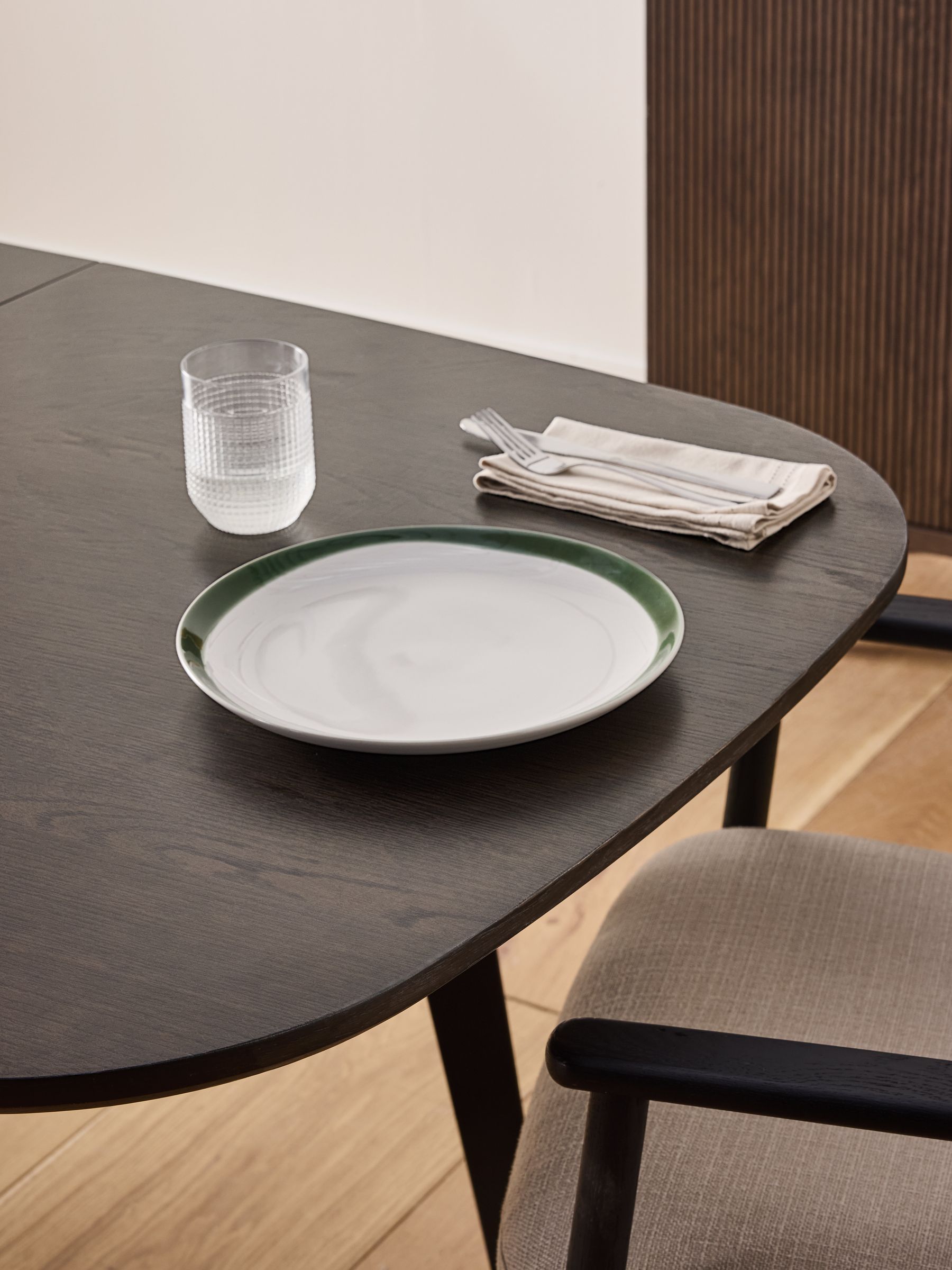 Jasper Conran London Dark Oak Aden 6 to 8 Seater Extending Dining Table - Image 3 of 9