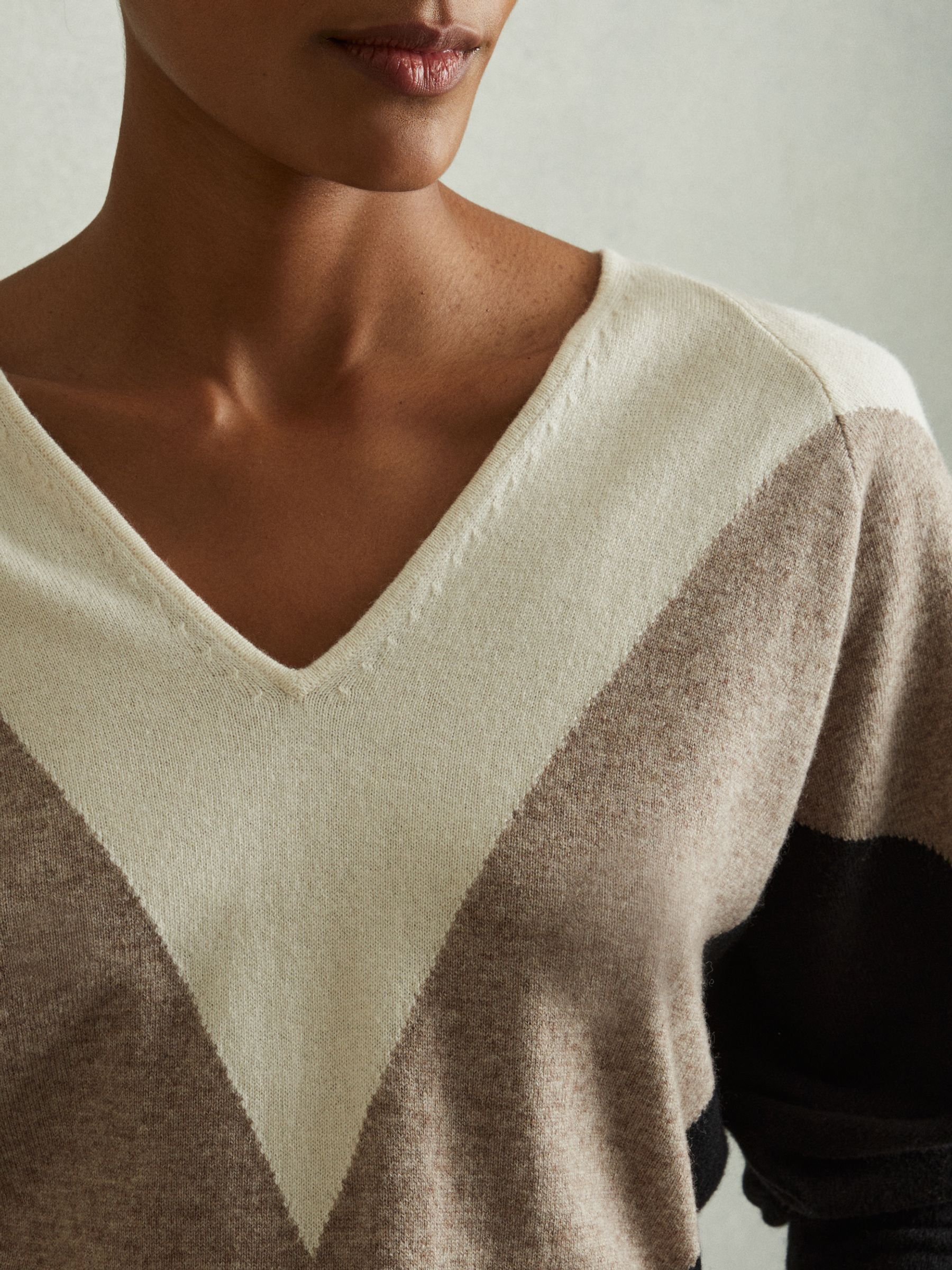 Wool Blend Colourblock V-Neck Jumper in Neutral/Black - Image 3 of 5