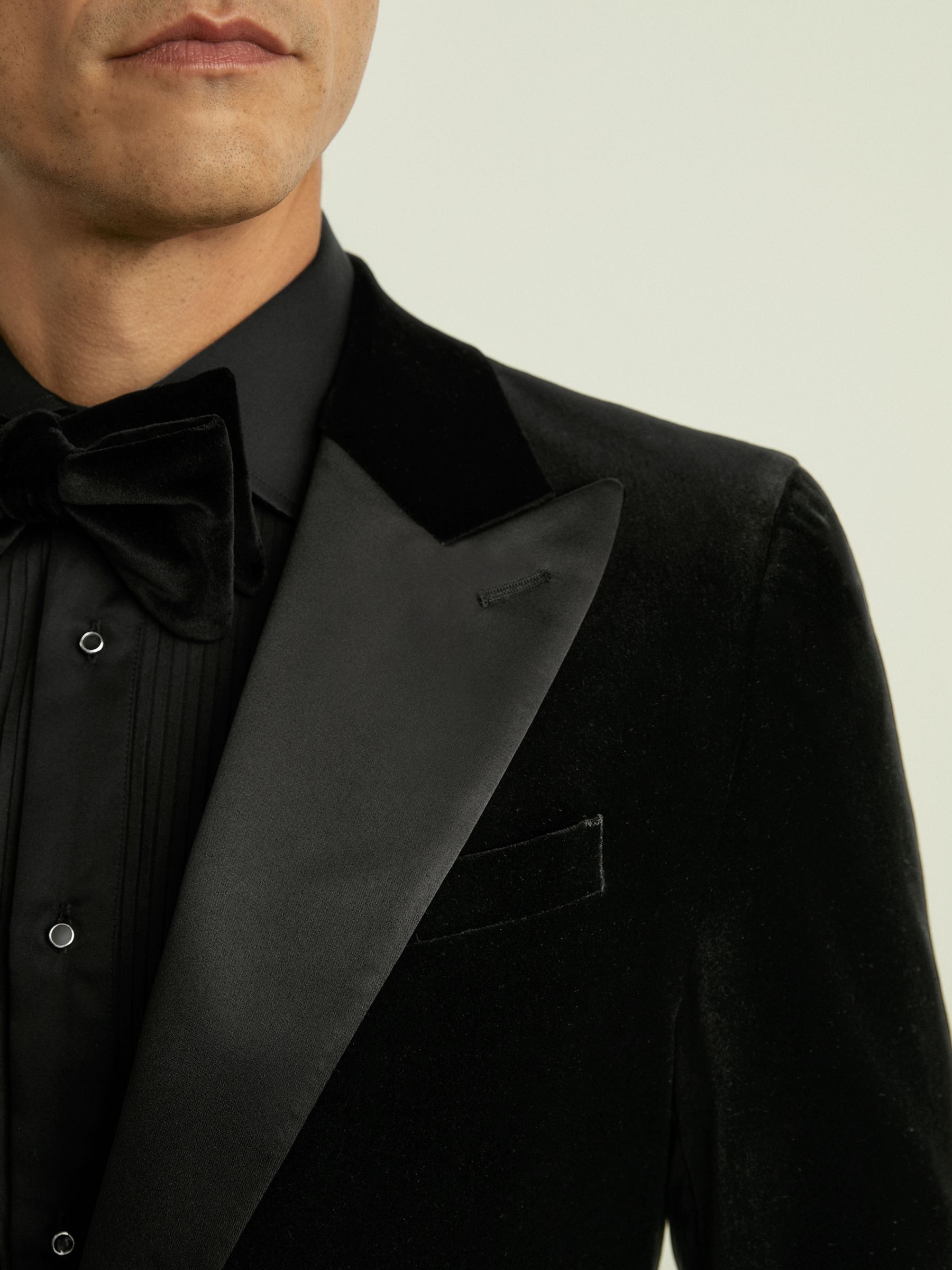 Velvet Single-Breasted Tuxedo Jacket in Black - Image 4 of 7