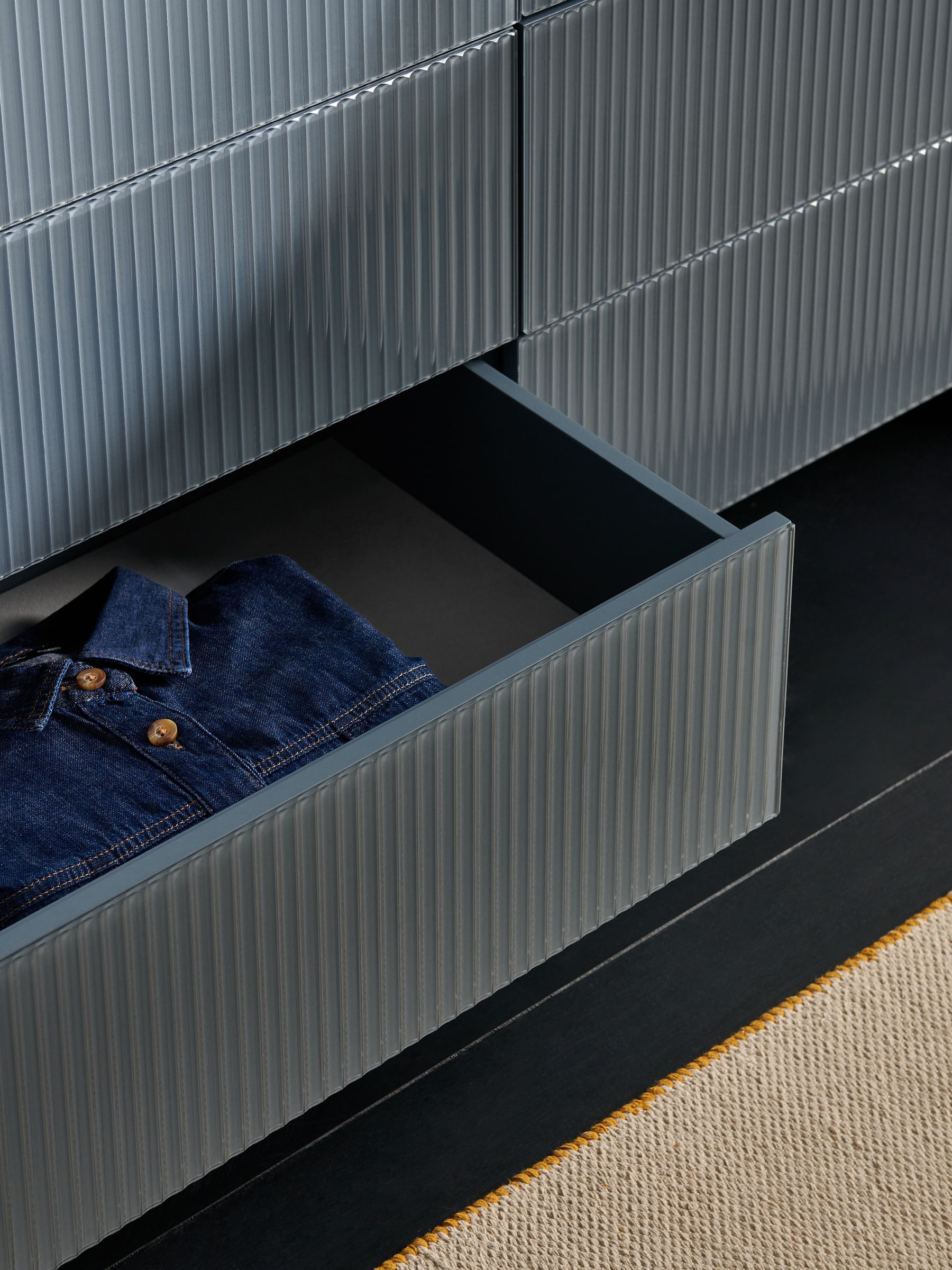 Eleni 6 Drawer Wide Chest of Drawers in Blue Glass - Image 3 of 6