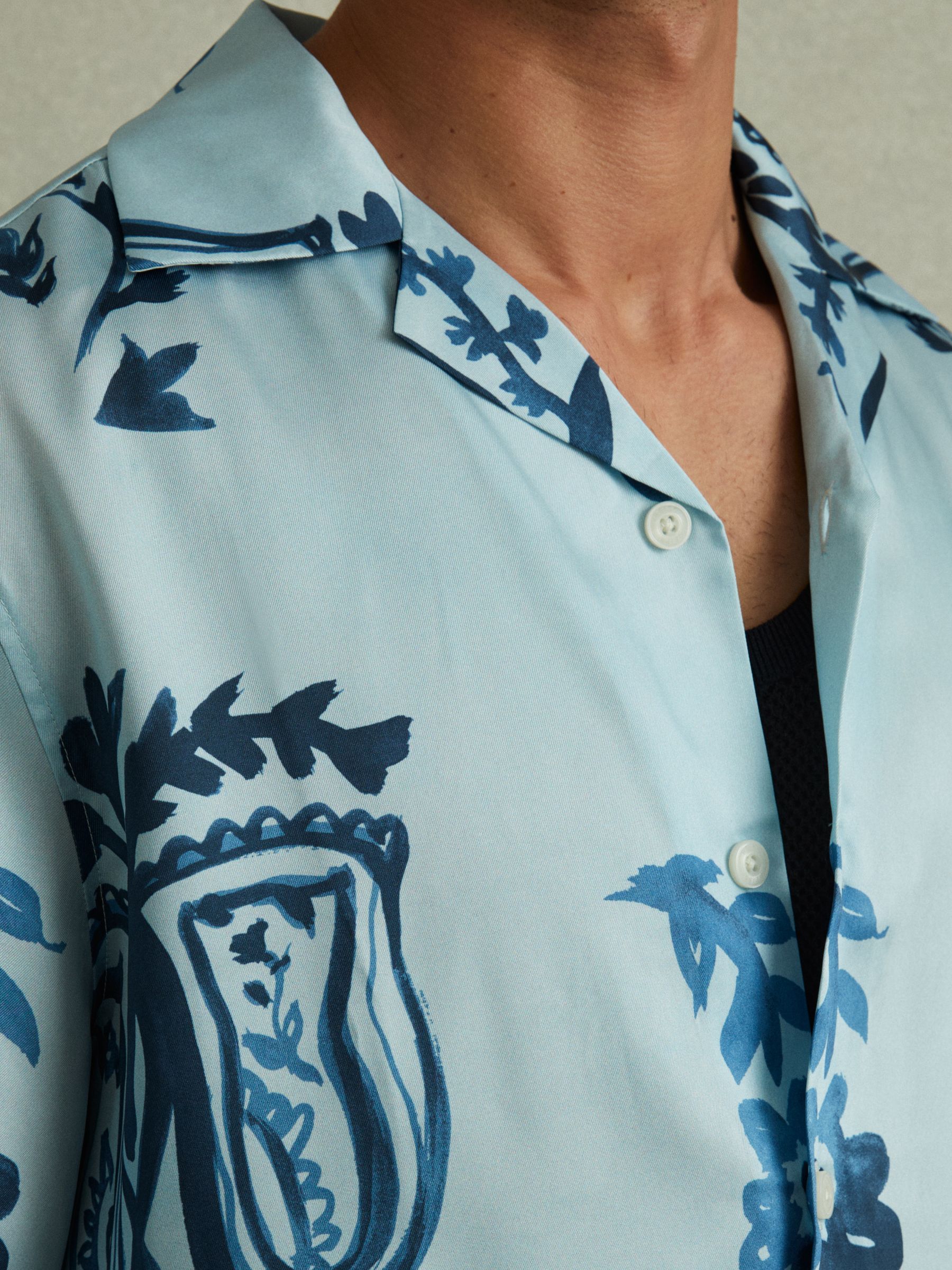 Relaxed Floral Print Cuban Collar Shirt in Soft Blue/Airforce Blue - Image 2 of 4