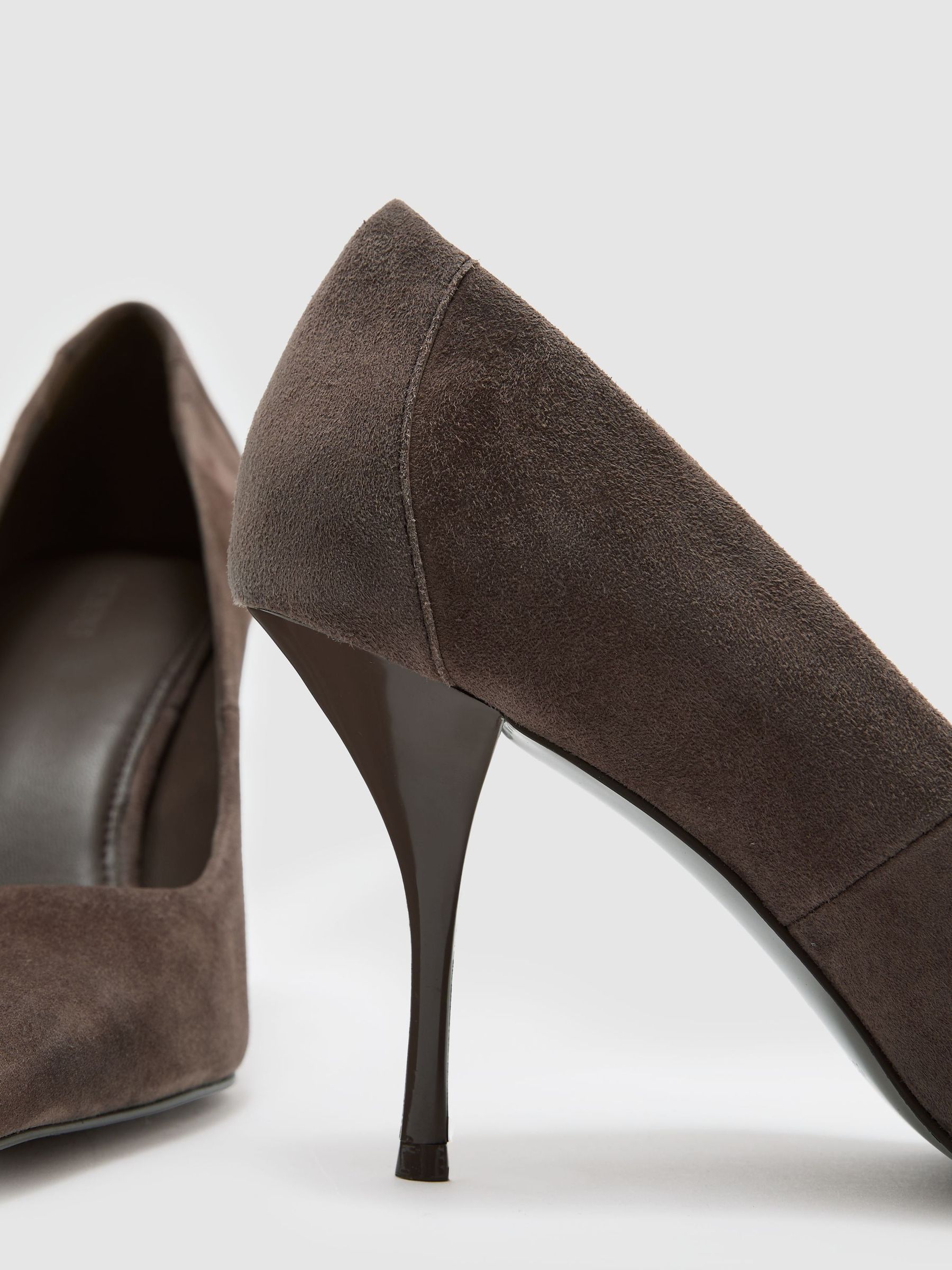 Suede Pointed-Toe Mid-Heel Court Shoes in Taupe Brown - Image 5 de 5
