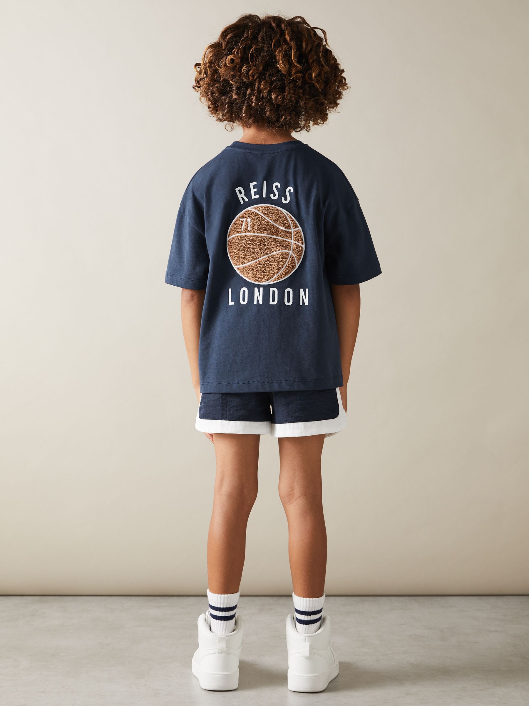 Oversize-T-Shirt aus Baumwolle mit Basketball-Motiv für Teenager in gewaschenem Marineblau - Bild 2 von 4