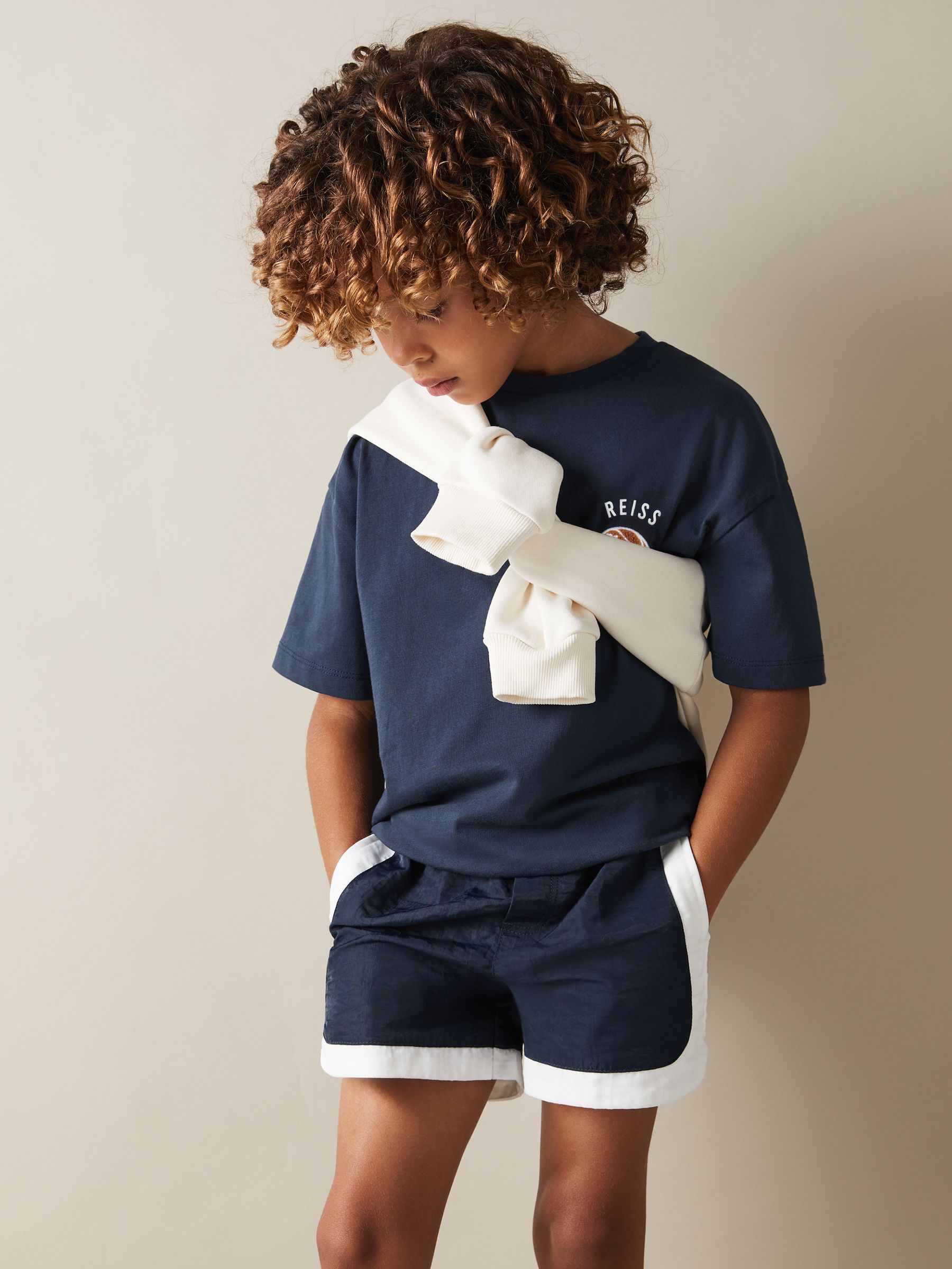 Oversize-T-Shirt aus Baumwolle mit Basketball-Motiv für Teenager in gewaschenem Marineblau - Bild 3 von 4