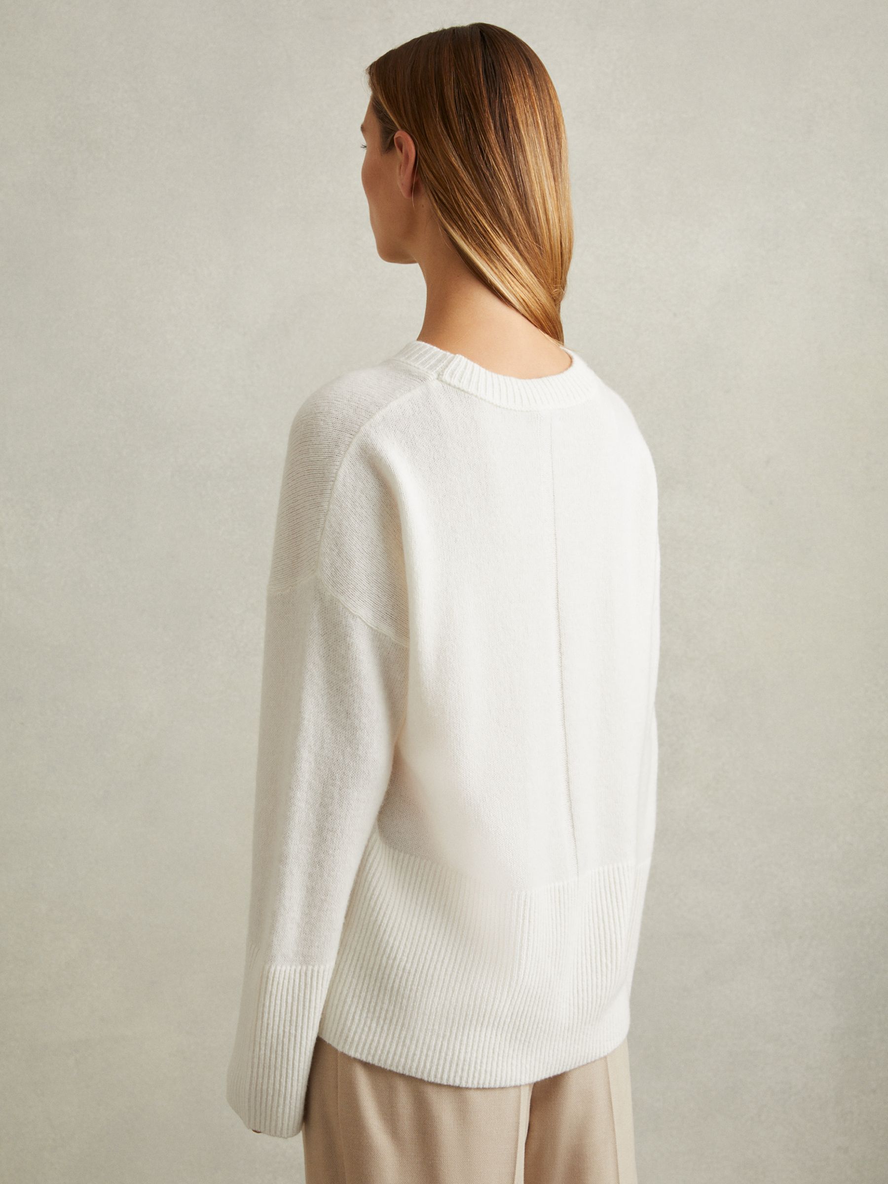 Wool-Cashmere Crew Neck Jumper in Cream - Image 4 of 5