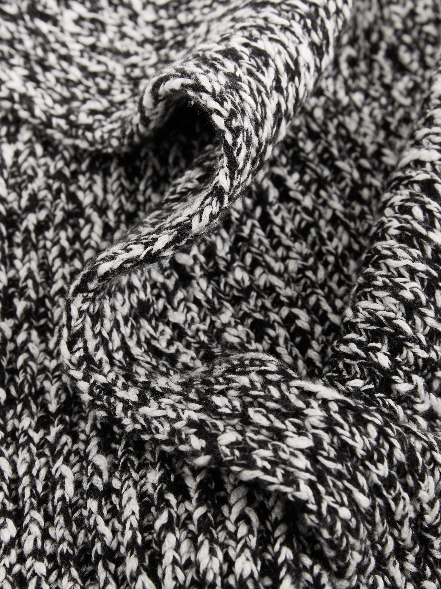 Cotton-Wool Ribbed Mouline Scarf in Black/White - image 3
