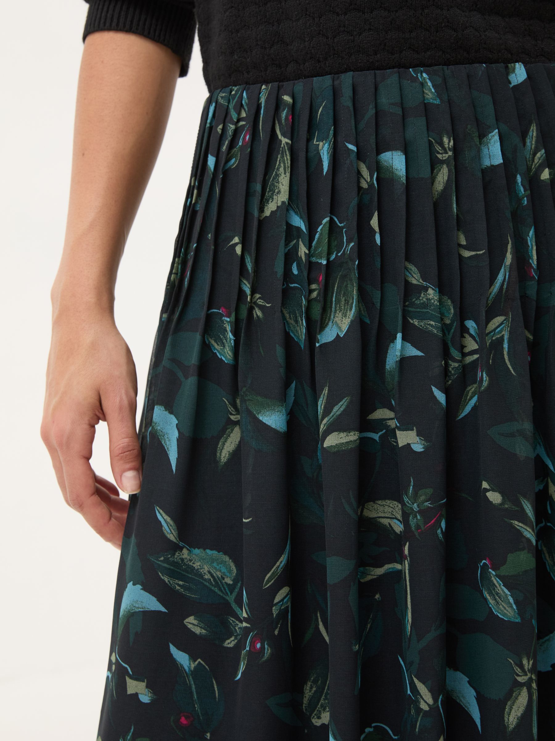 Black Dark Skies Nadine Pleat Skirt - Image 4 of 6