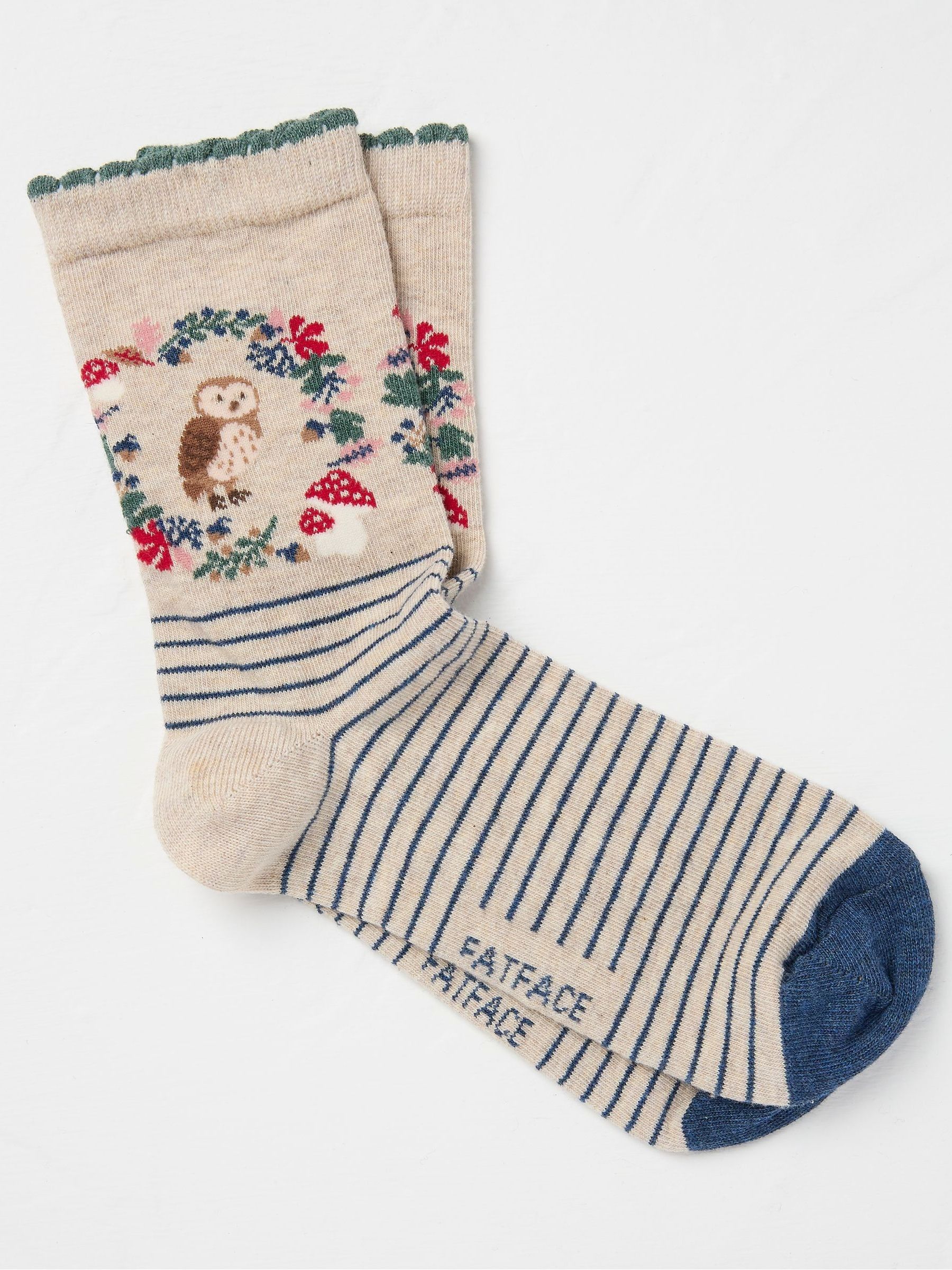 Oatmeal Owl Wreath Womens Socks 1 Pack (size 4-7) - Image 1 of 2