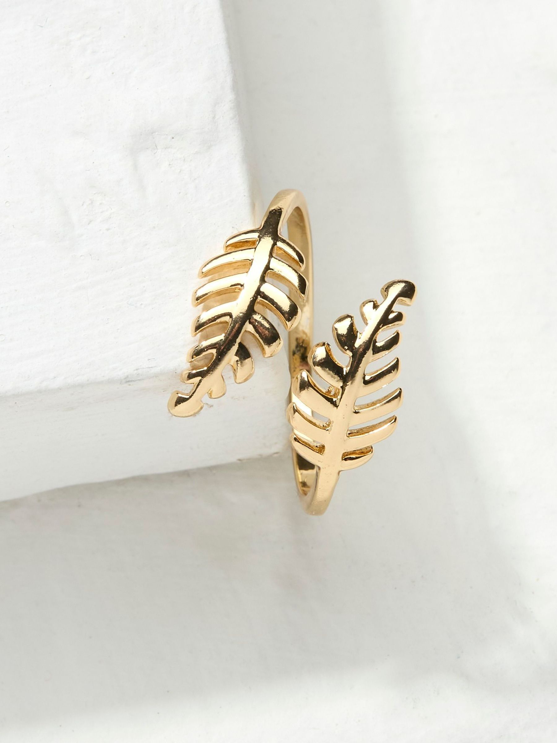 Gold Tone Leaf Ring - Image 2 of 2