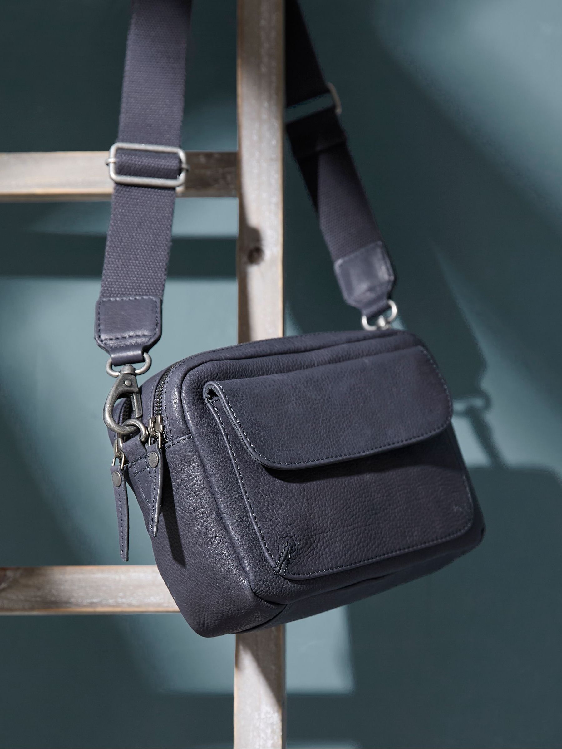 The Oslo Blue Camera Bag - Image 3 of 3