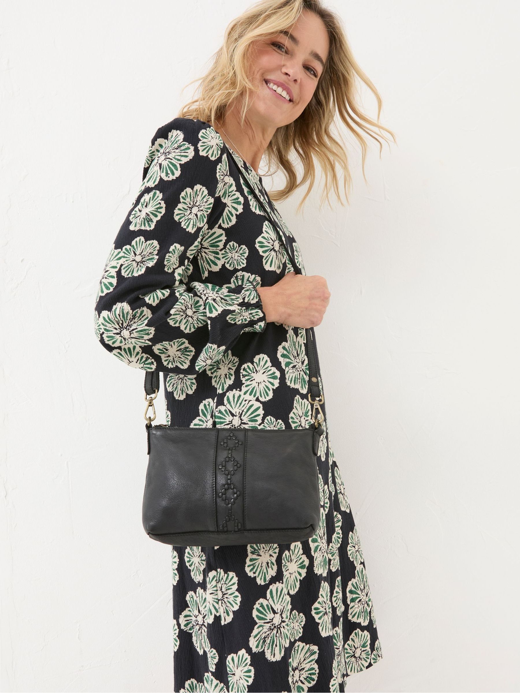 Eve Black Crossbody Bag - Image 4 of 5