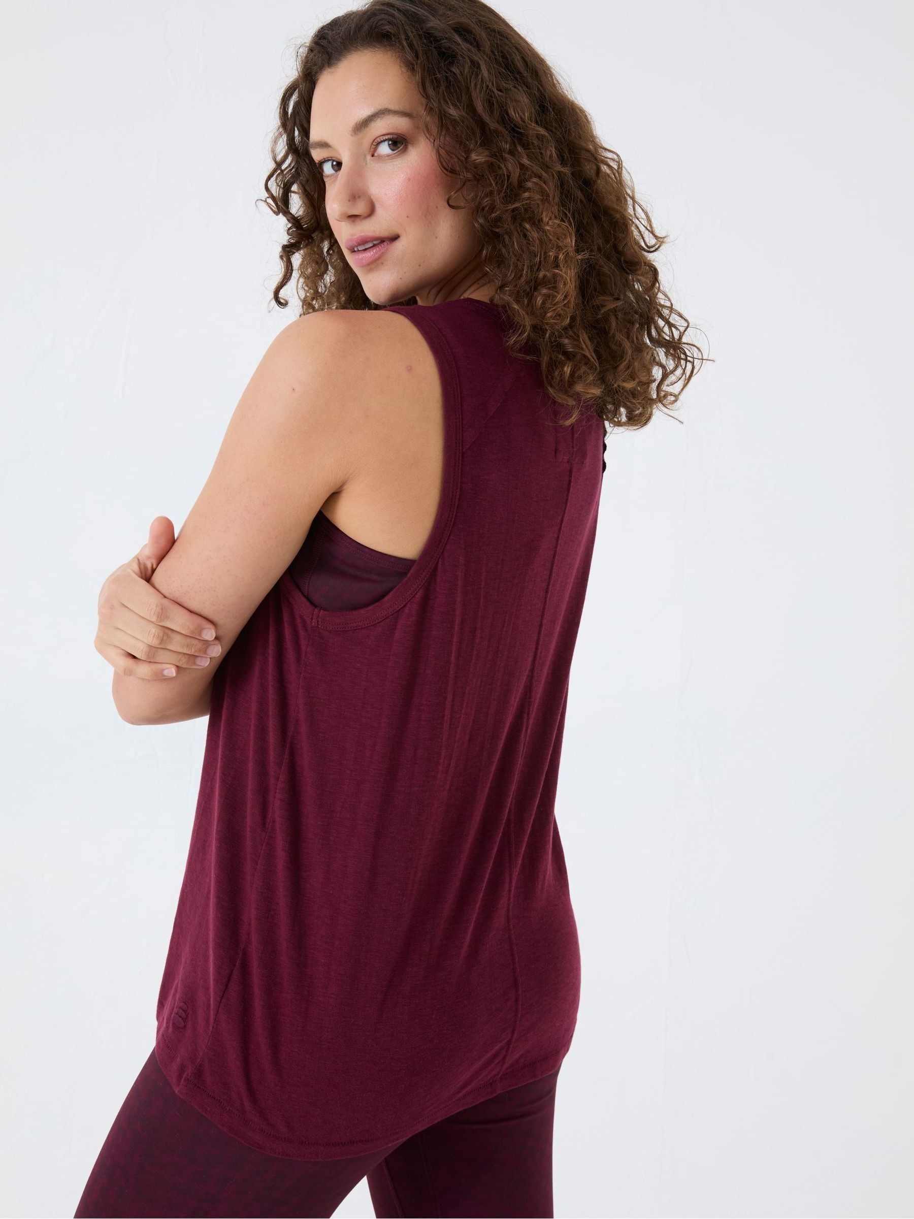 Ione Red Vest - Image 2 of 5