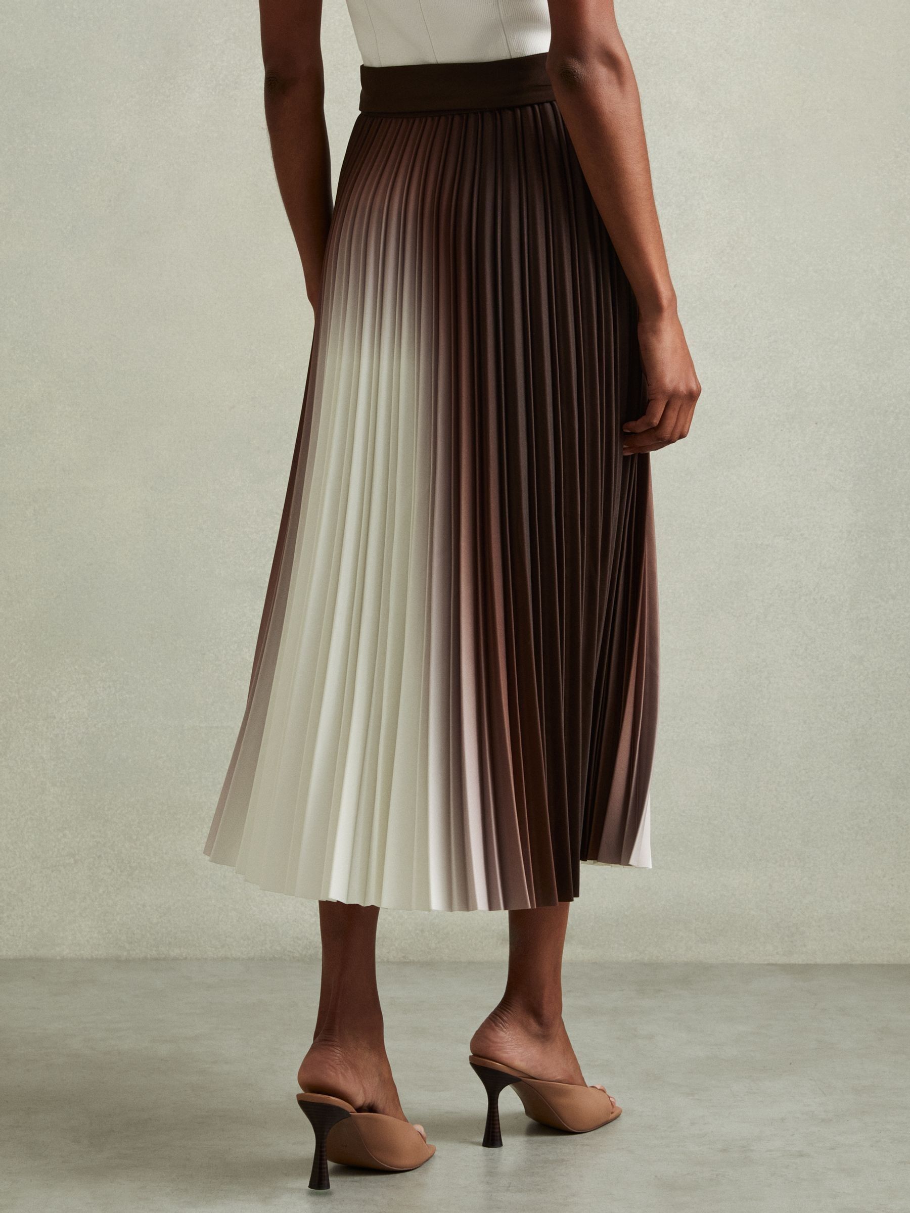 Pleated Crepe Ombré Midi Skirt in Chocolate - Image 5 of 6