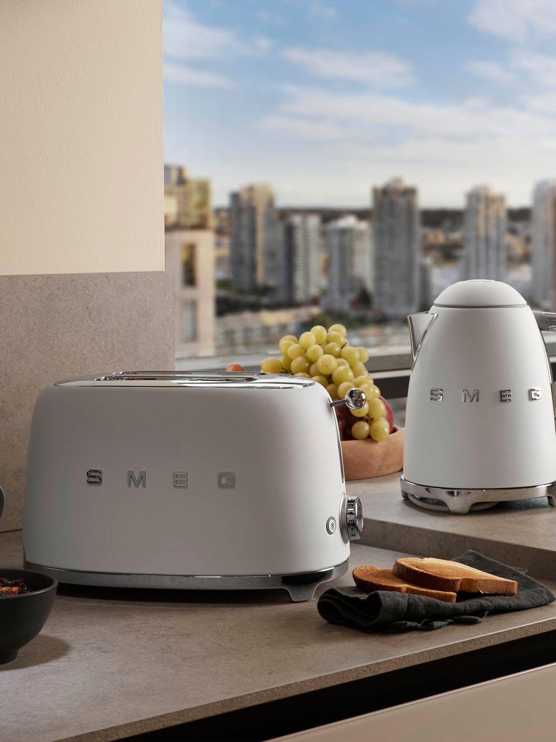 White Matt 2 Slice Toaster - Image 6 of 7