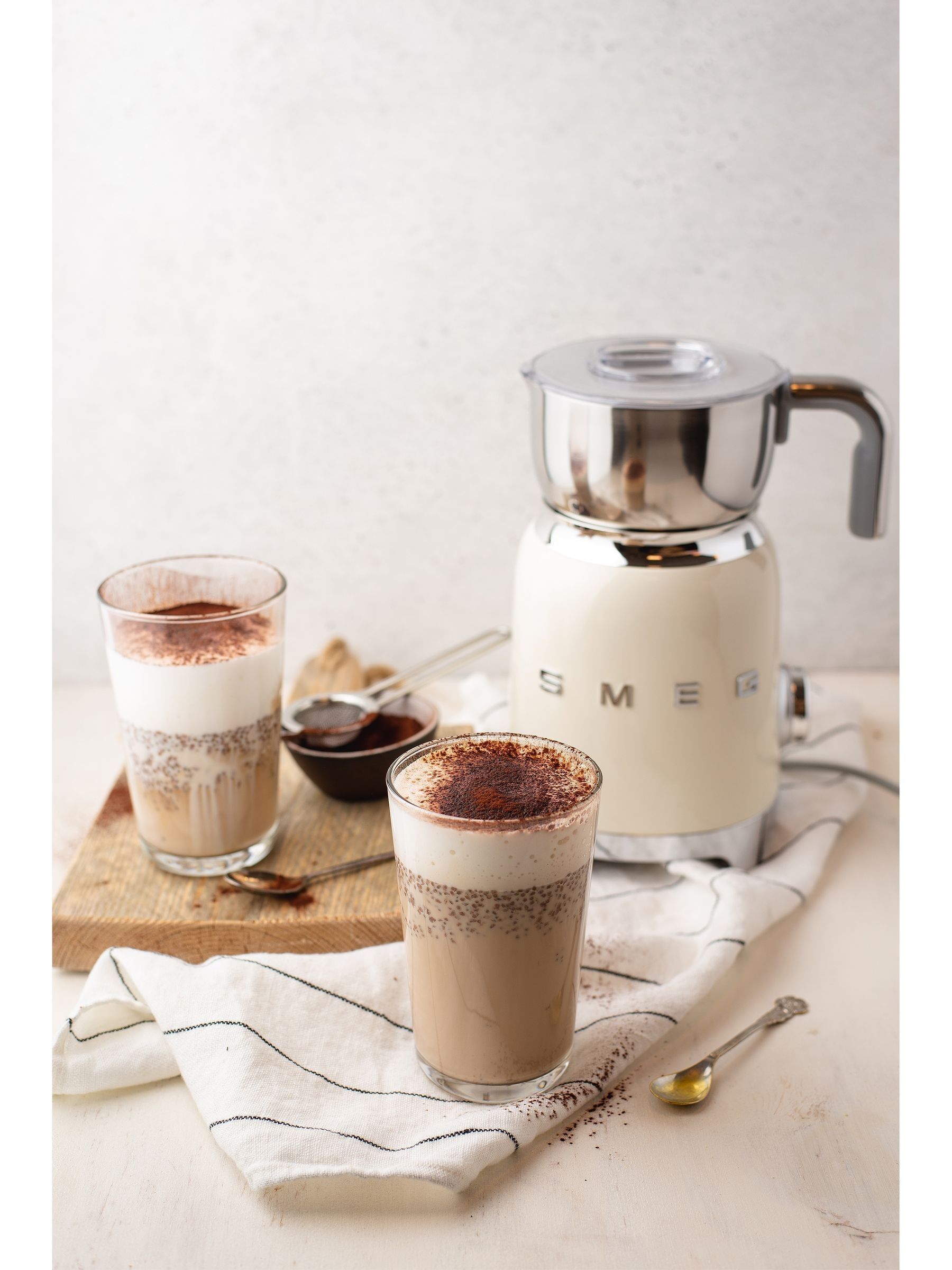 Smeg Cream Electric Milk Frother - Image 7 of 8