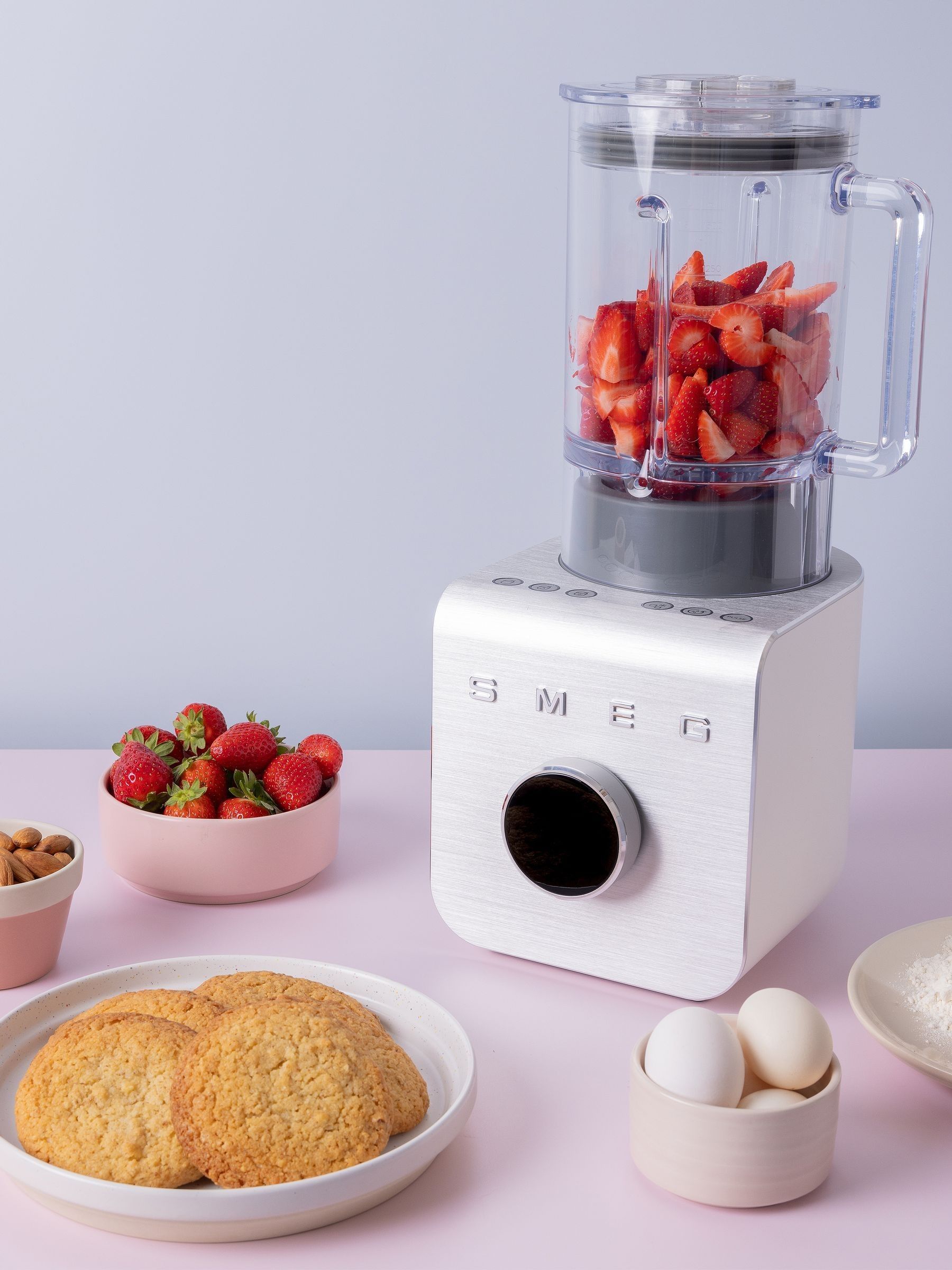 Smeg White High Performance Blender 1.5 Litre - Image 1 of 7 Smeg White High Performance Blender 1.5 Litre - Image 1 of 7